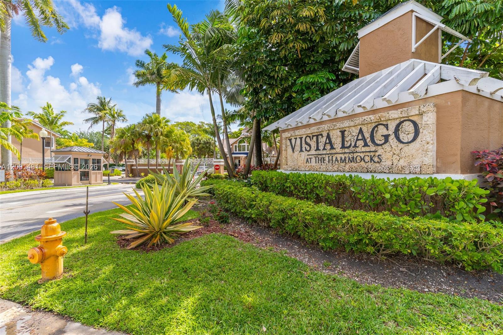 VISTA LAGO AT THE HAMMOCK - Residential