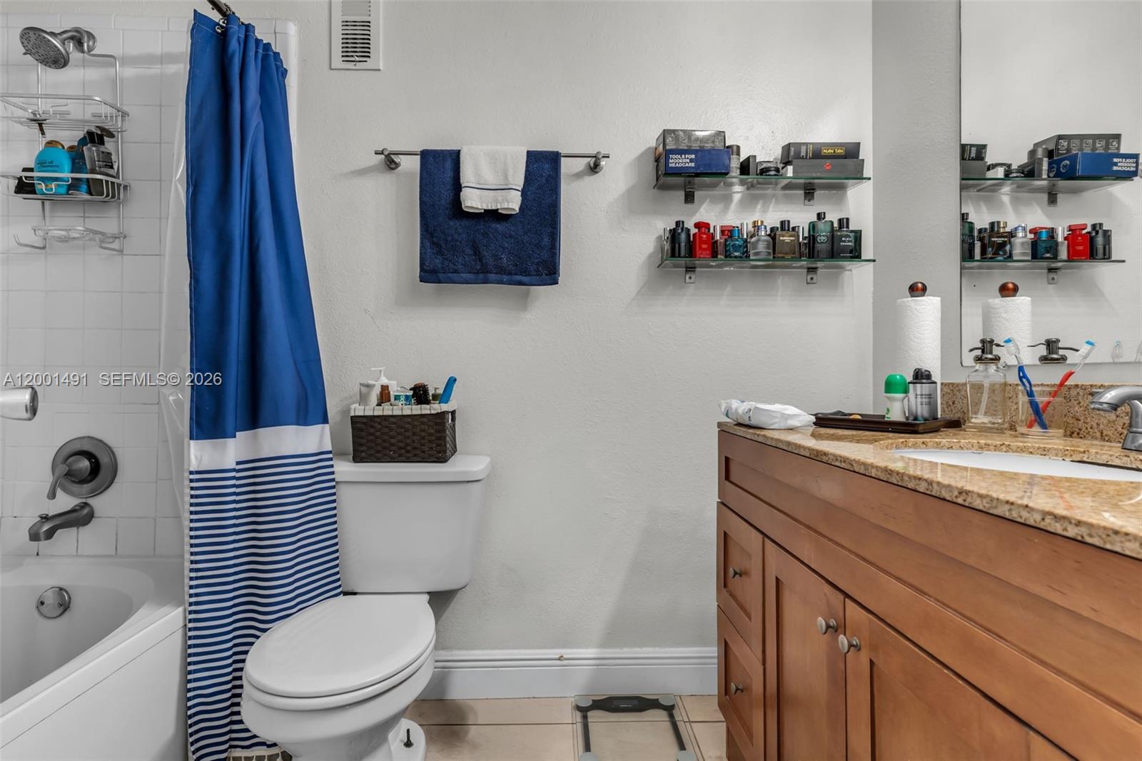 VISTA LAGO AT THE HAMMOCK - Residential