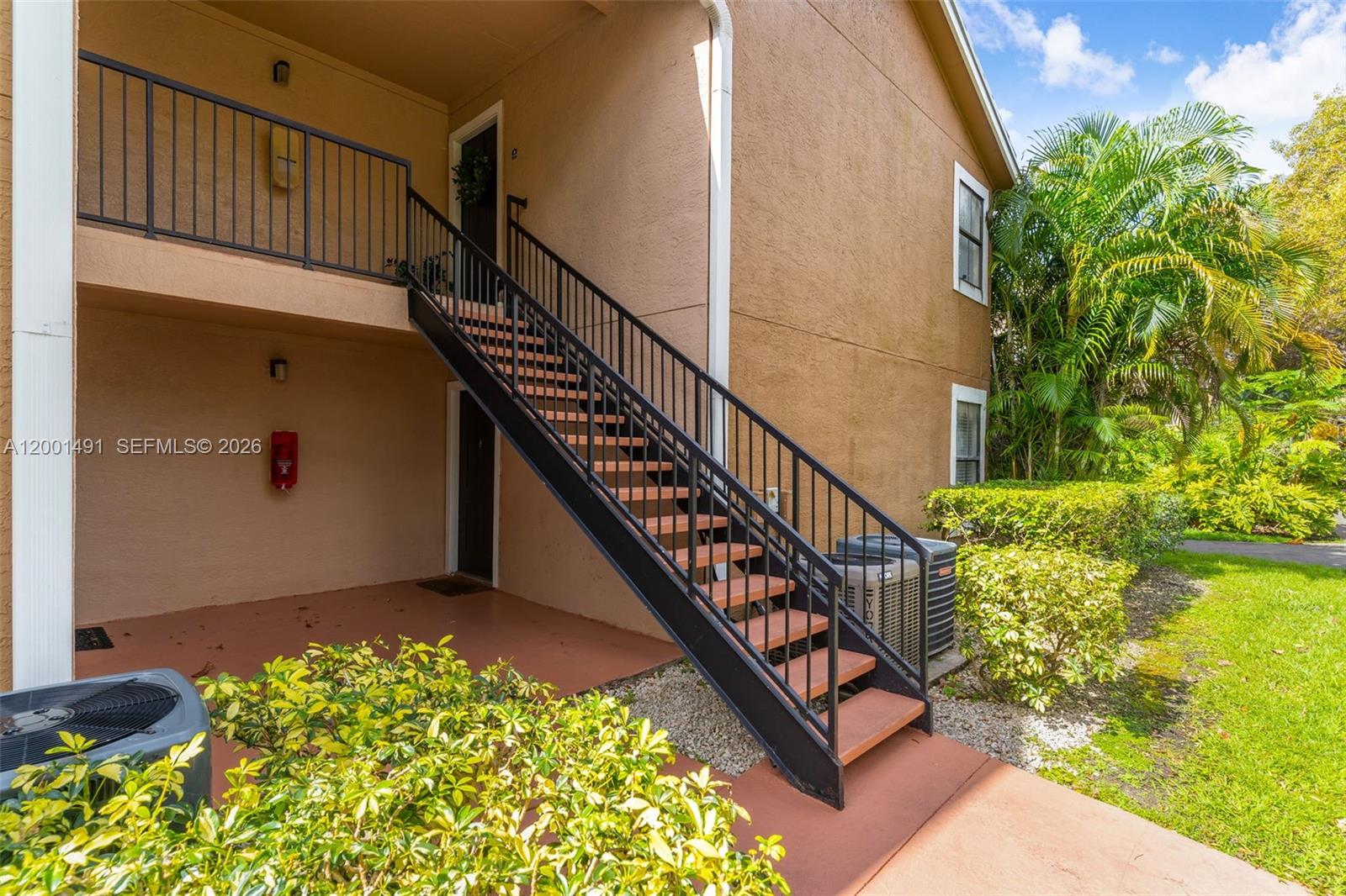 VISTA LAGO AT THE HAMMOCK - Residential