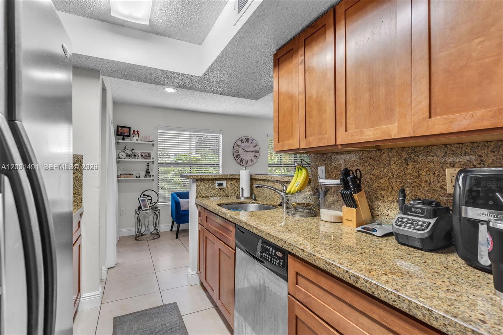 VISTA LAGO AT THE HAMMOCK - Residential