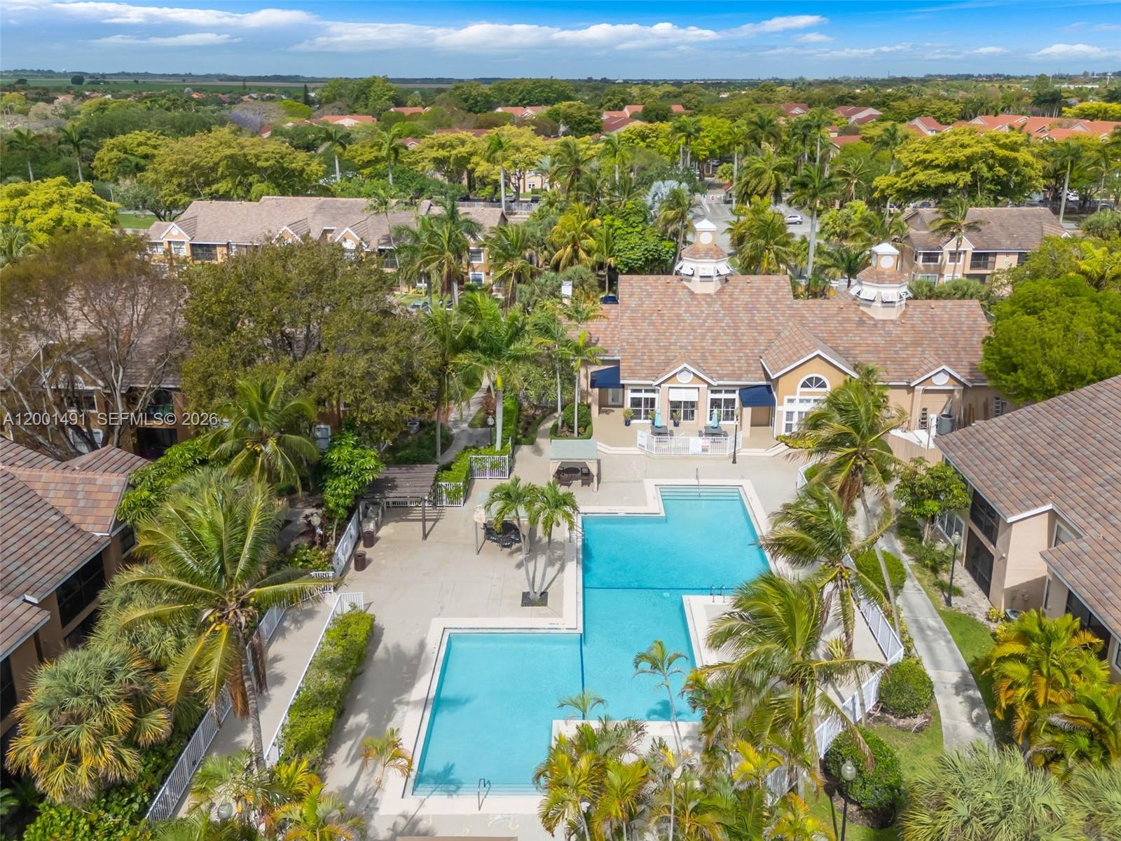 VISTA LAGO AT THE HAMMOCK - Residential