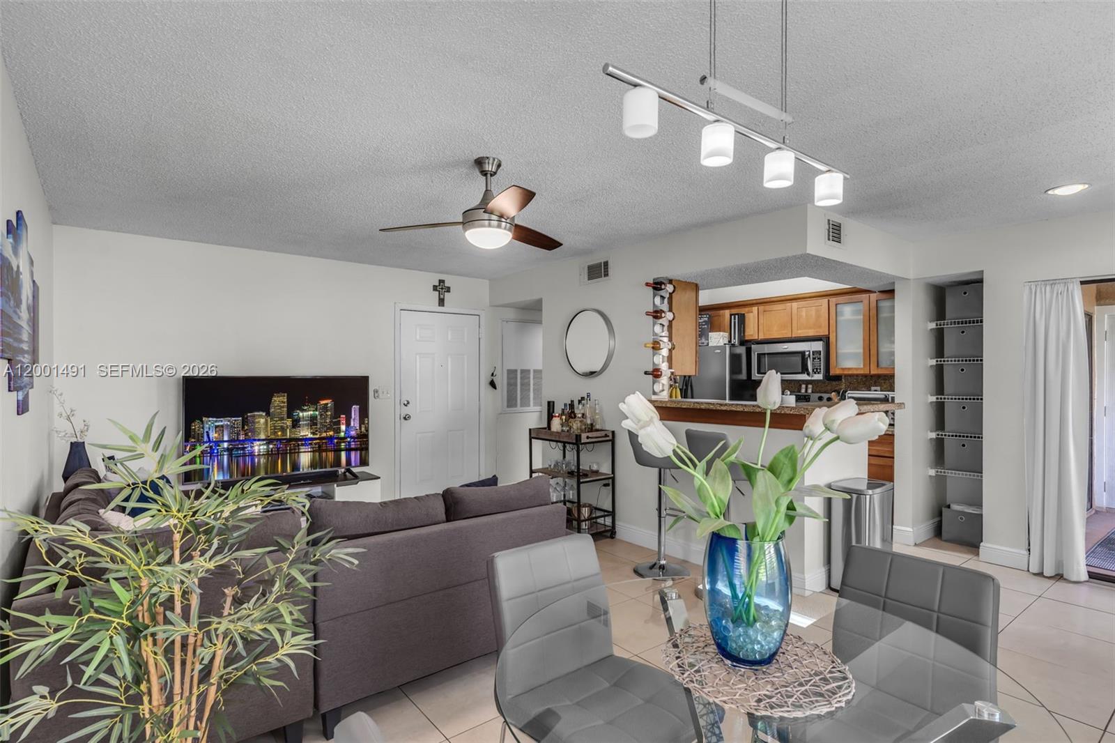 VISTA LAGO AT THE HAMMOCK - Residential