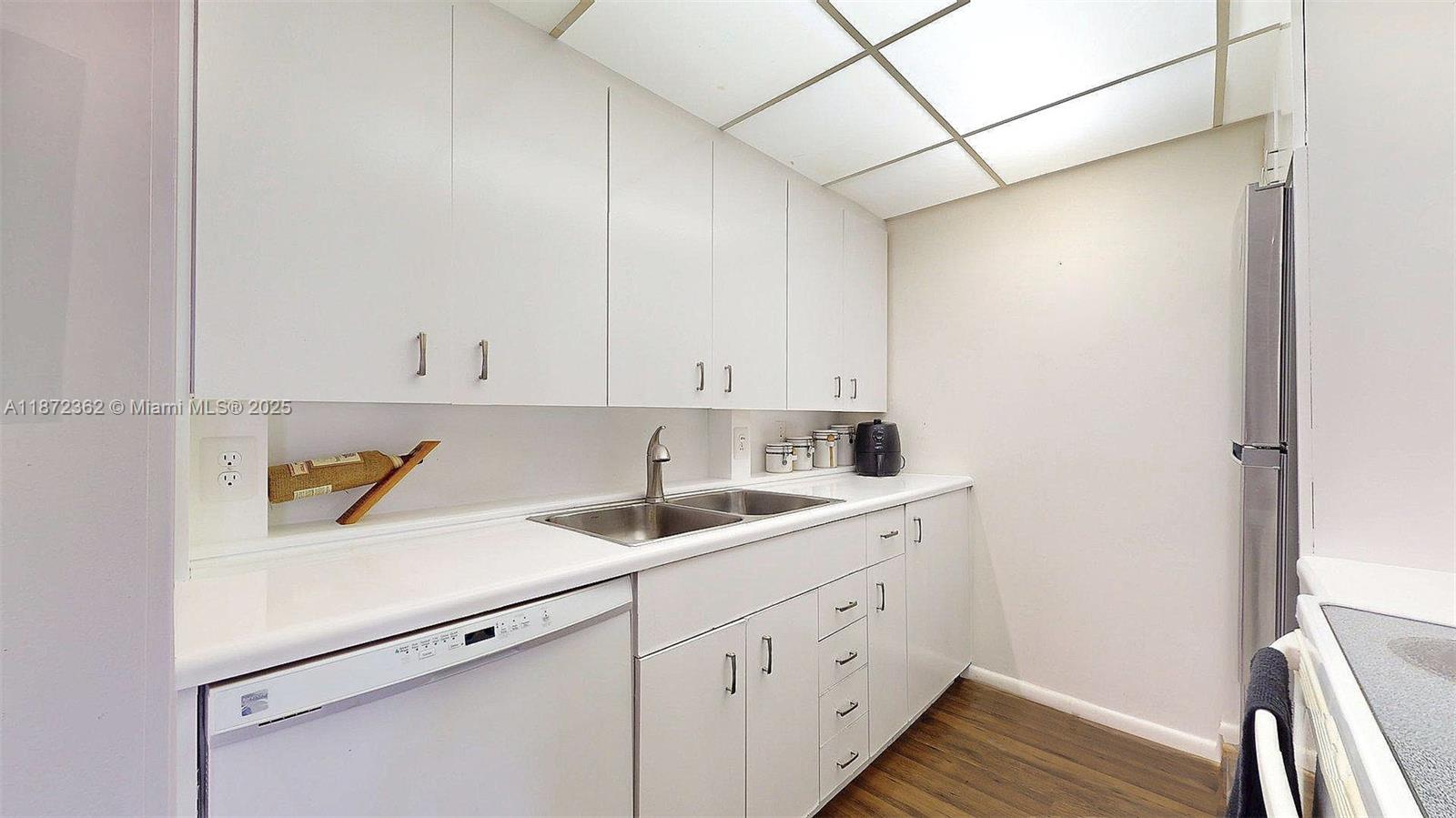 REXFORD AT CENTURY VILLAG - Residential Lease