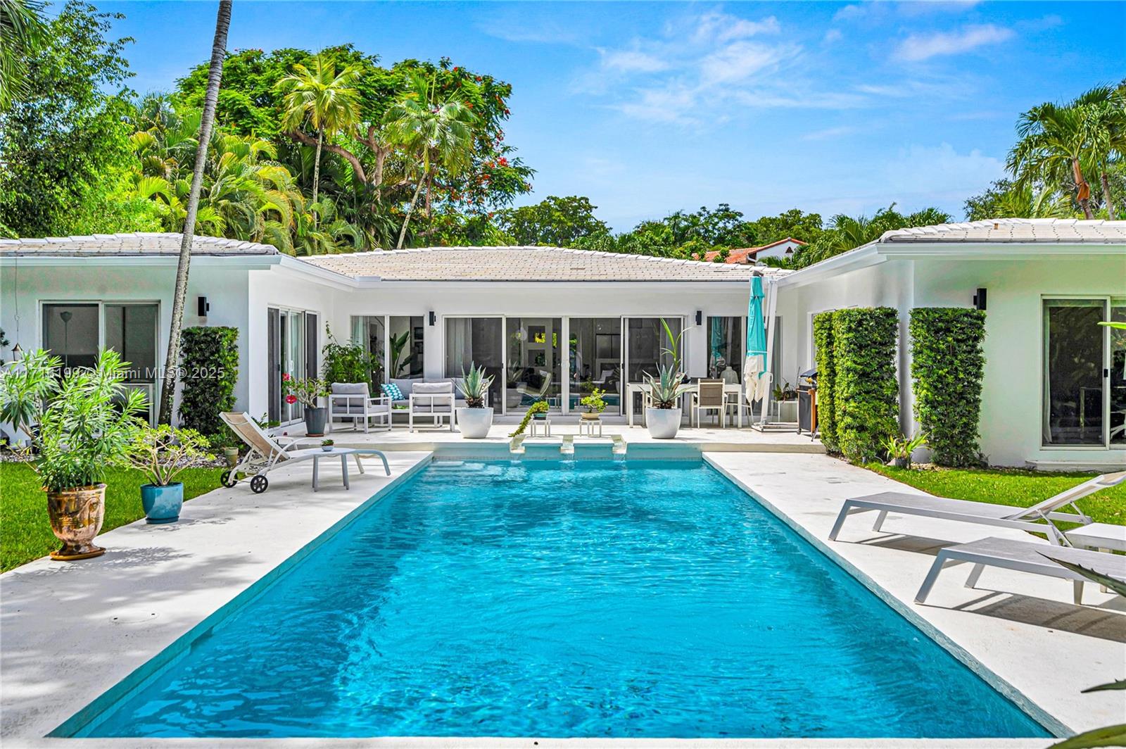 COCONUT GROVE MANOR - Residential