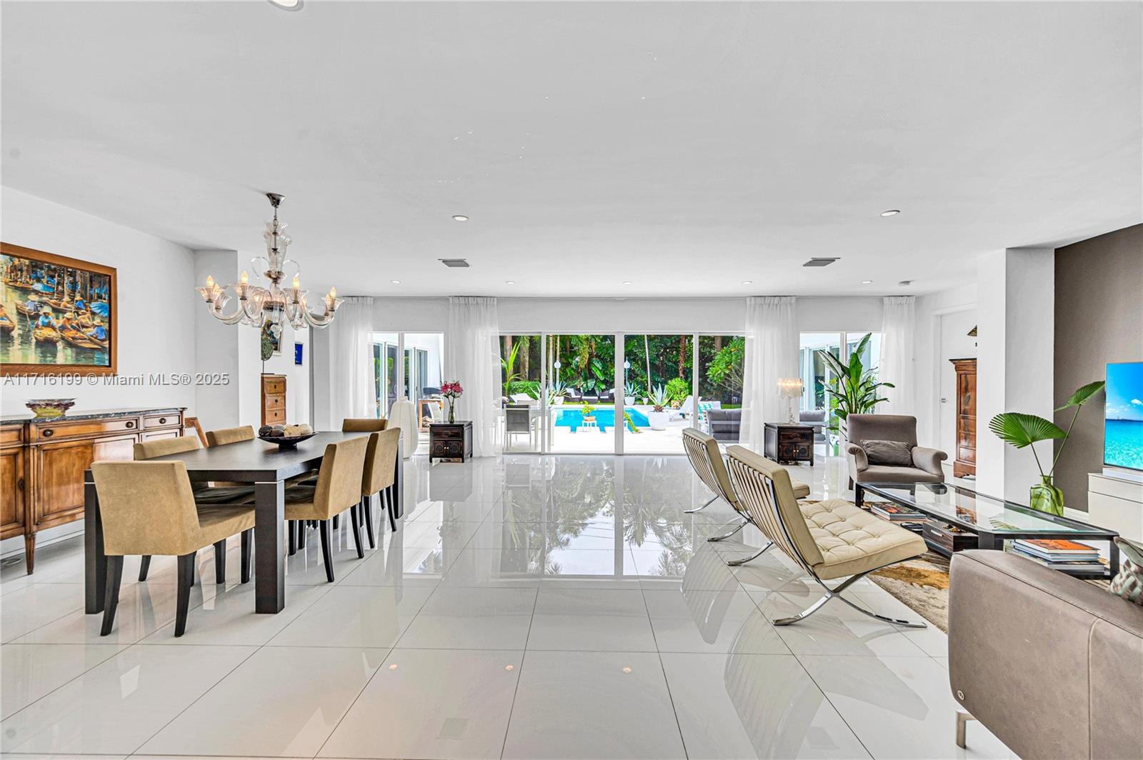 COCONUT GROVE MANOR - Residential