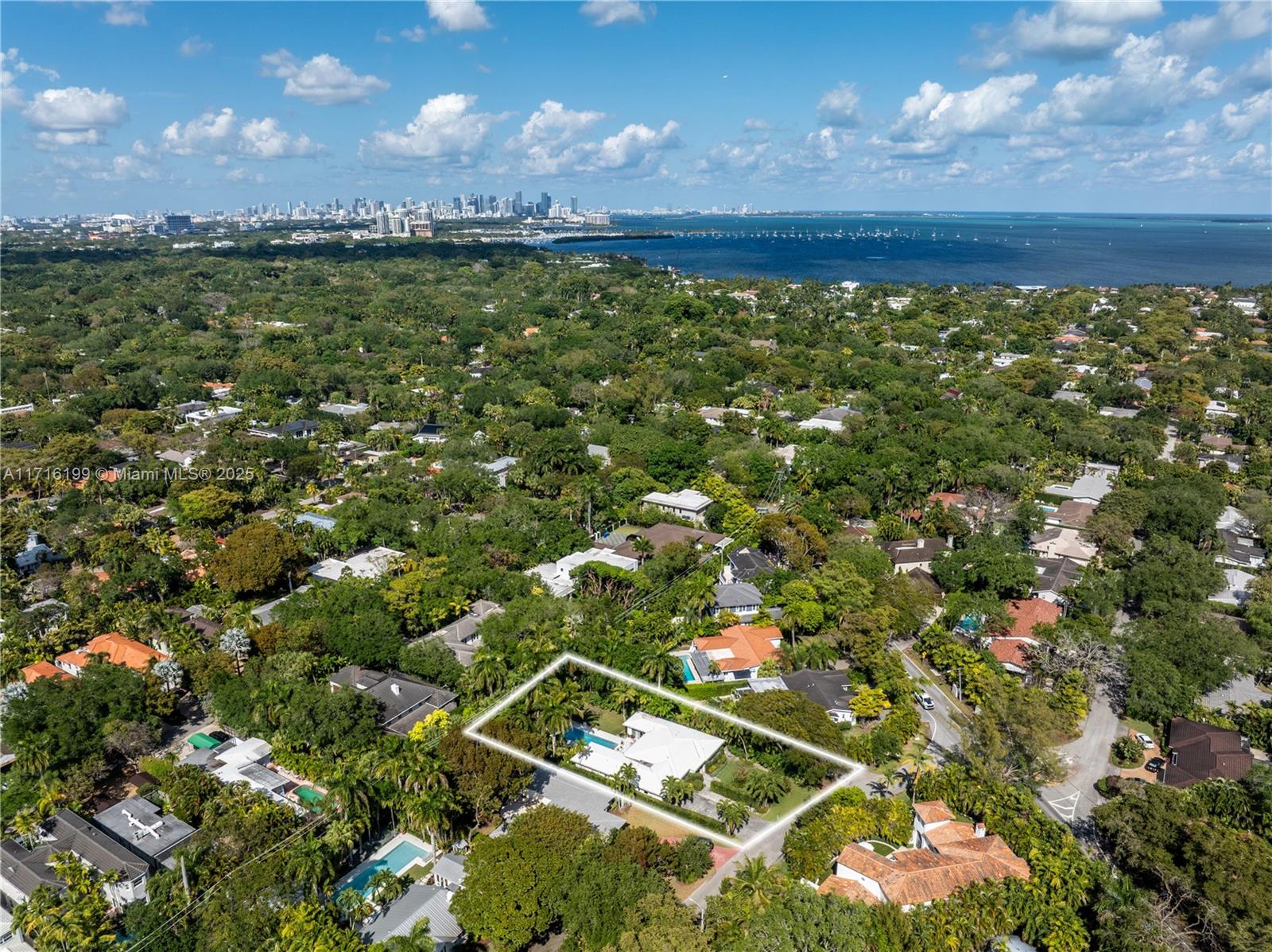 COCONUT GROVE MANOR - Residential