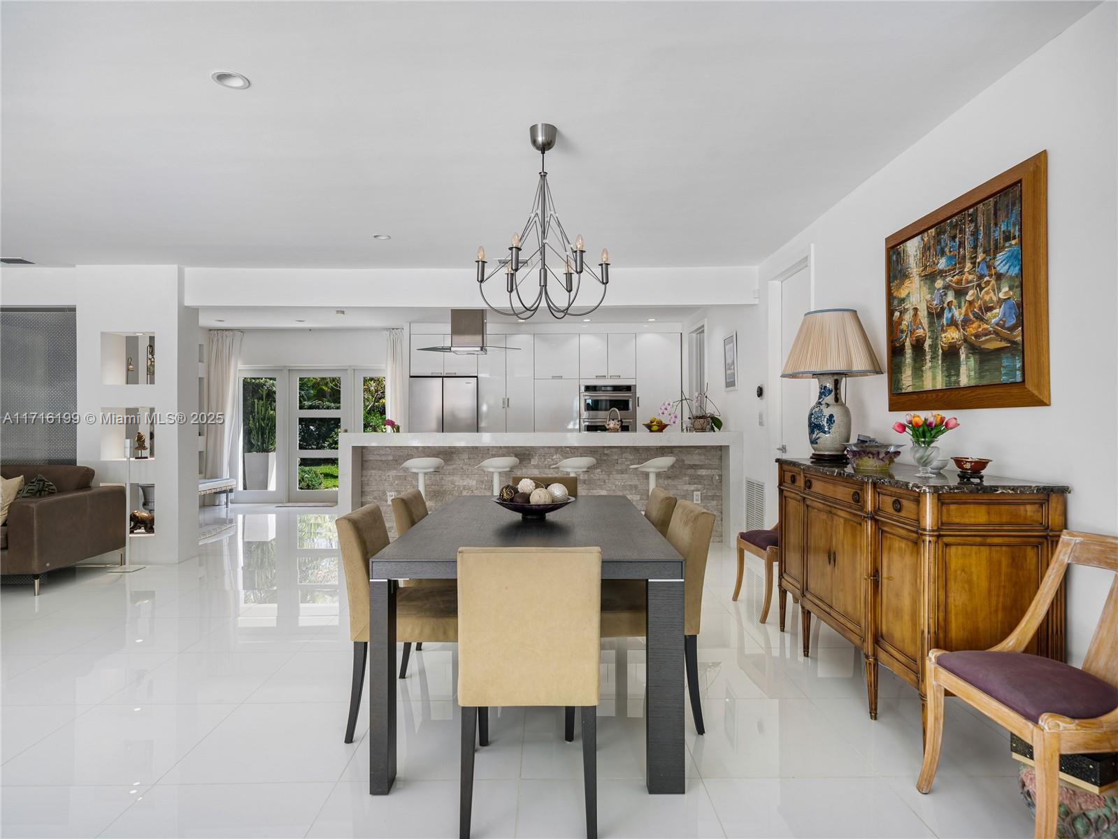 COCONUT GROVE MANOR - Residential