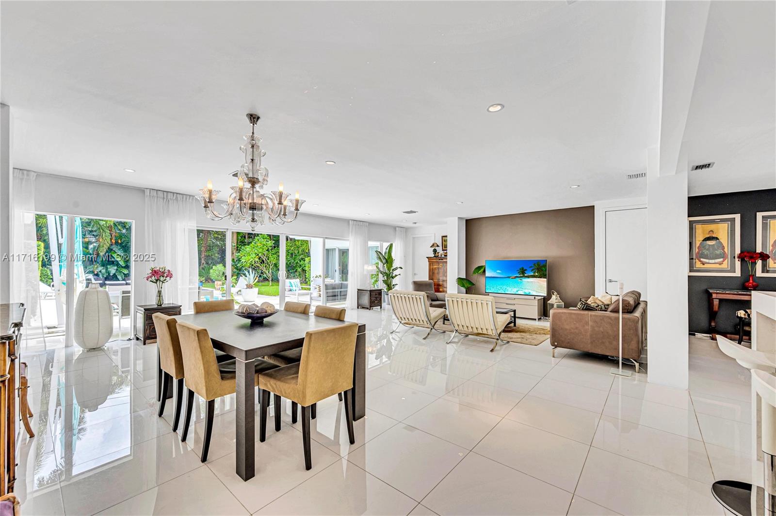 COCONUT GROVE MANOR - Residential