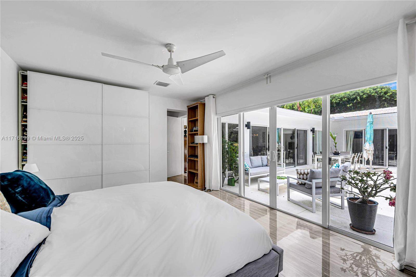 COCONUT GROVE MANOR - Residential