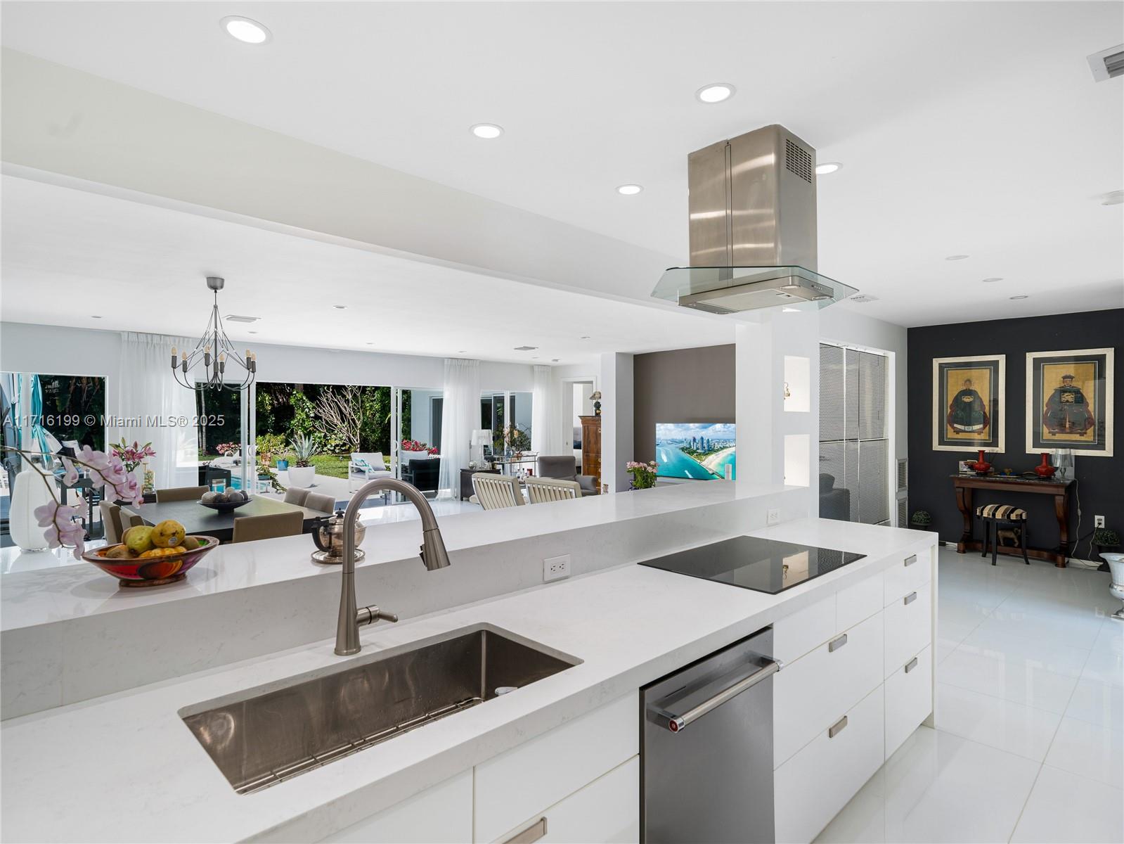 COCONUT GROVE MANOR - Residential