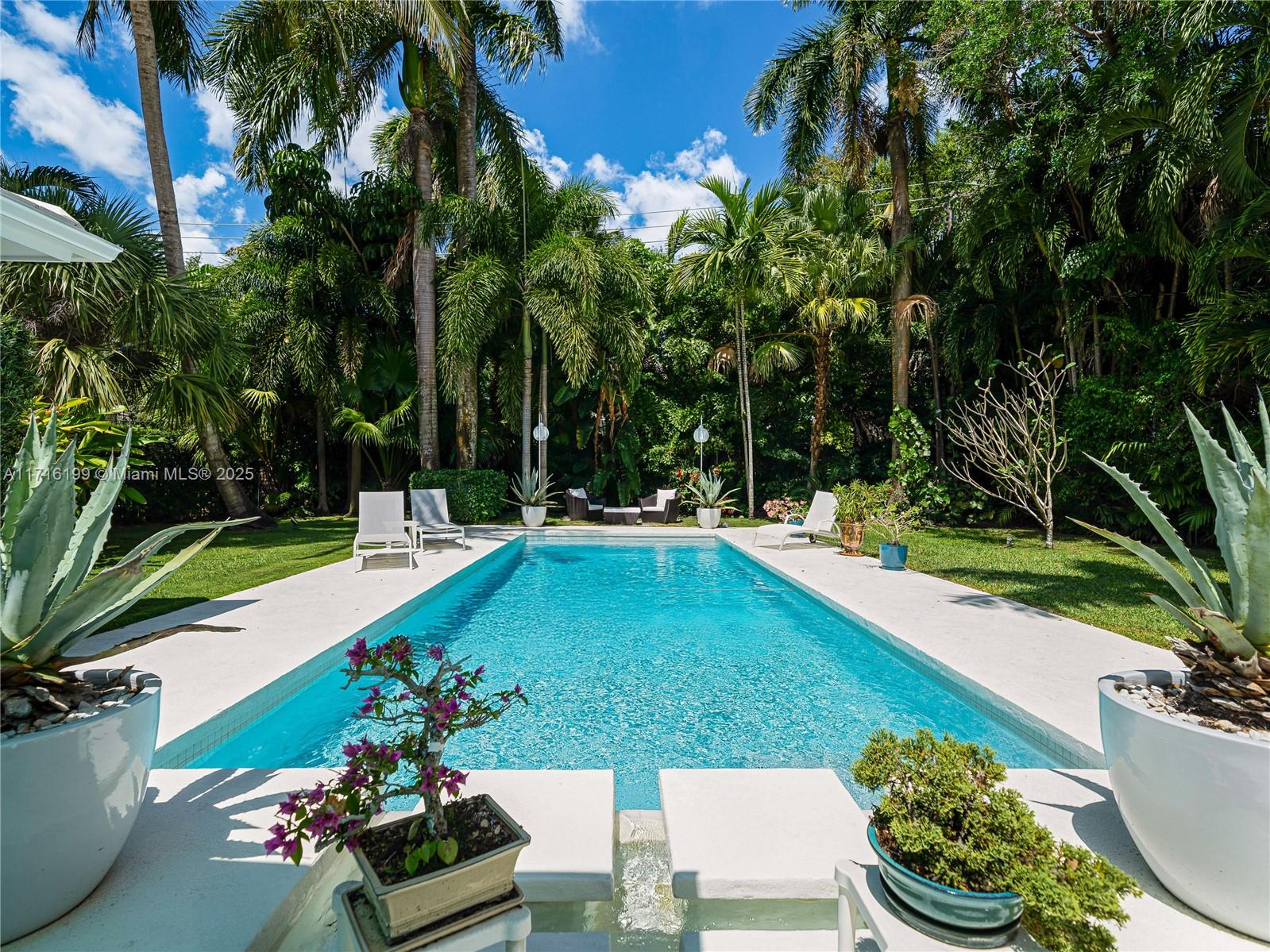 COCONUT GROVE MANOR - Residential