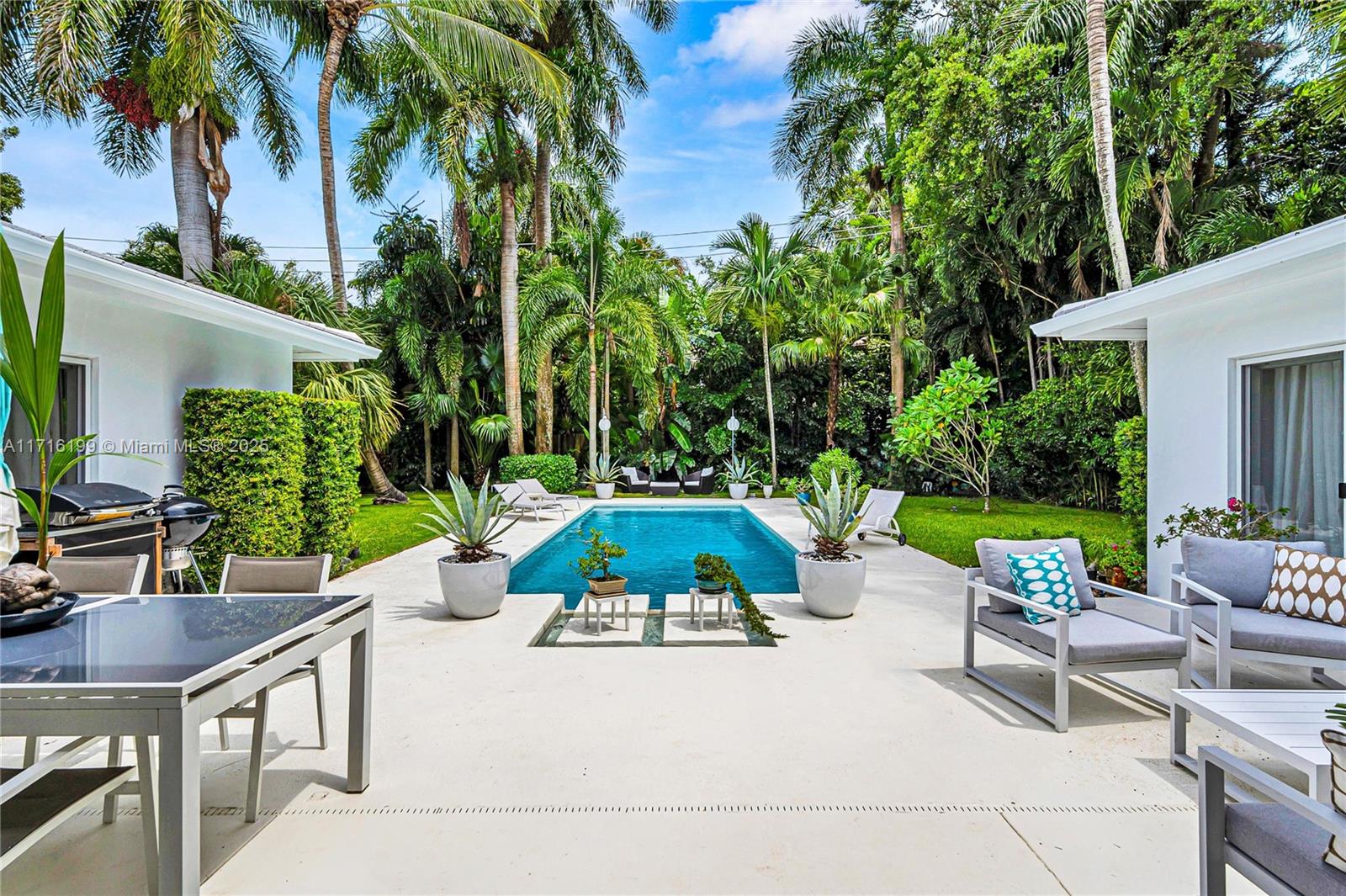 COCONUT GROVE MANOR - Residential