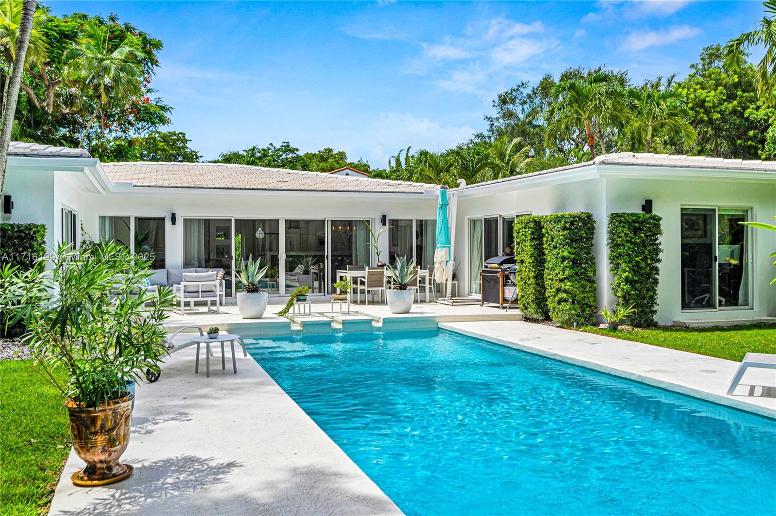 COCONUT GROVE MANOR - Residential