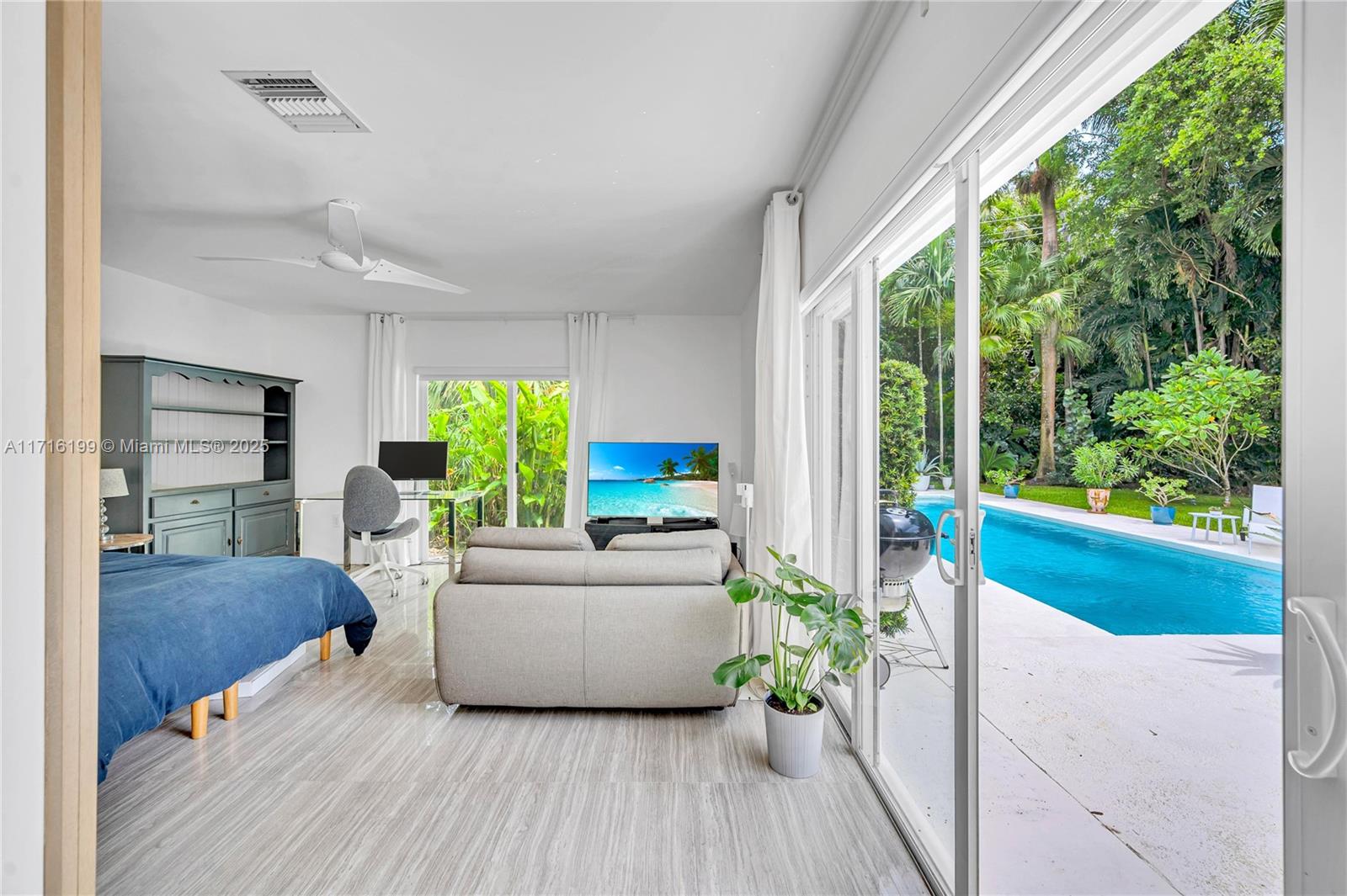 COCONUT GROVE MANOR - Residential