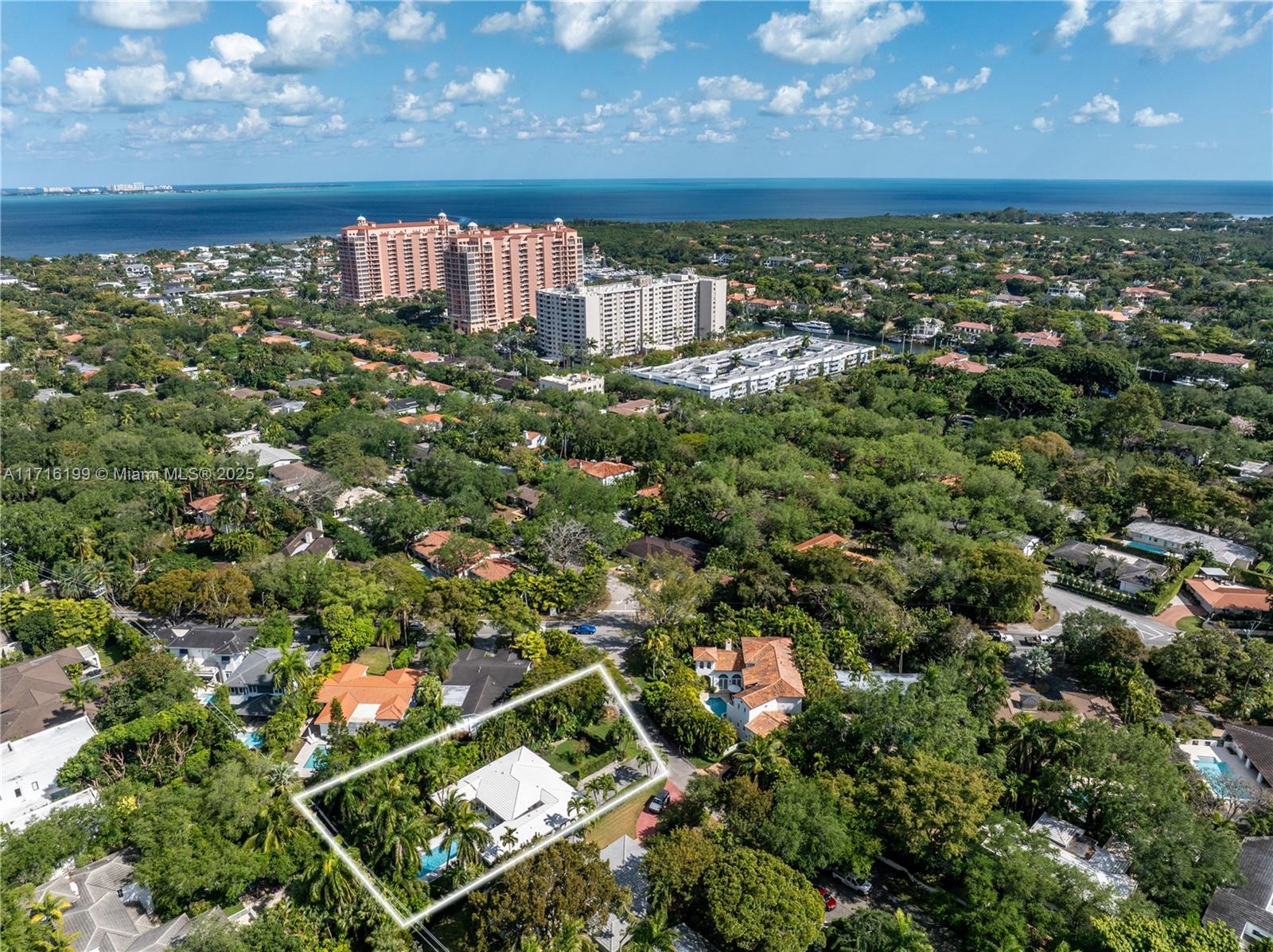 COCONUT GROVE MANOR - Residential