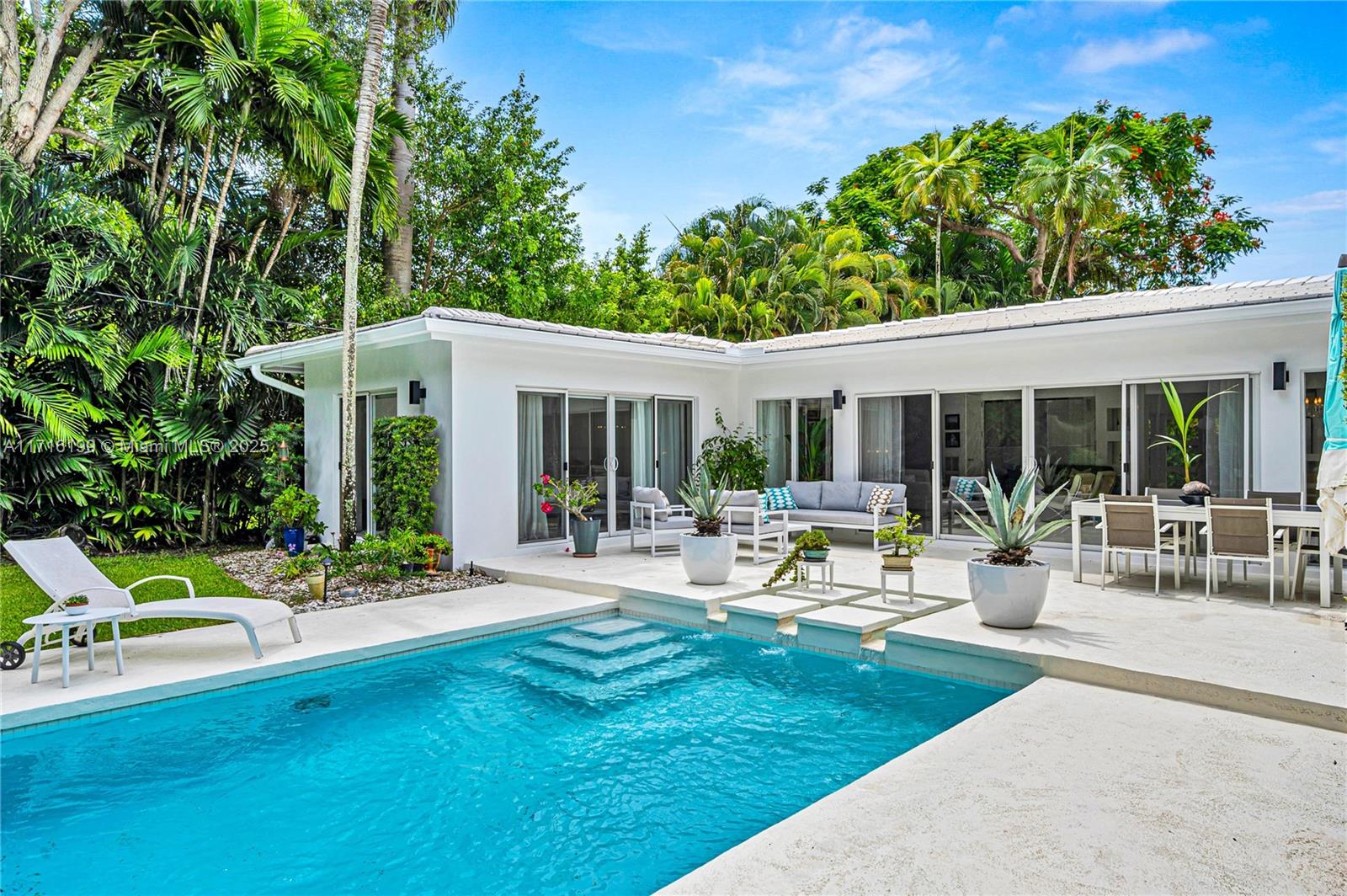 COCONUT GROVE MANOR - Residential