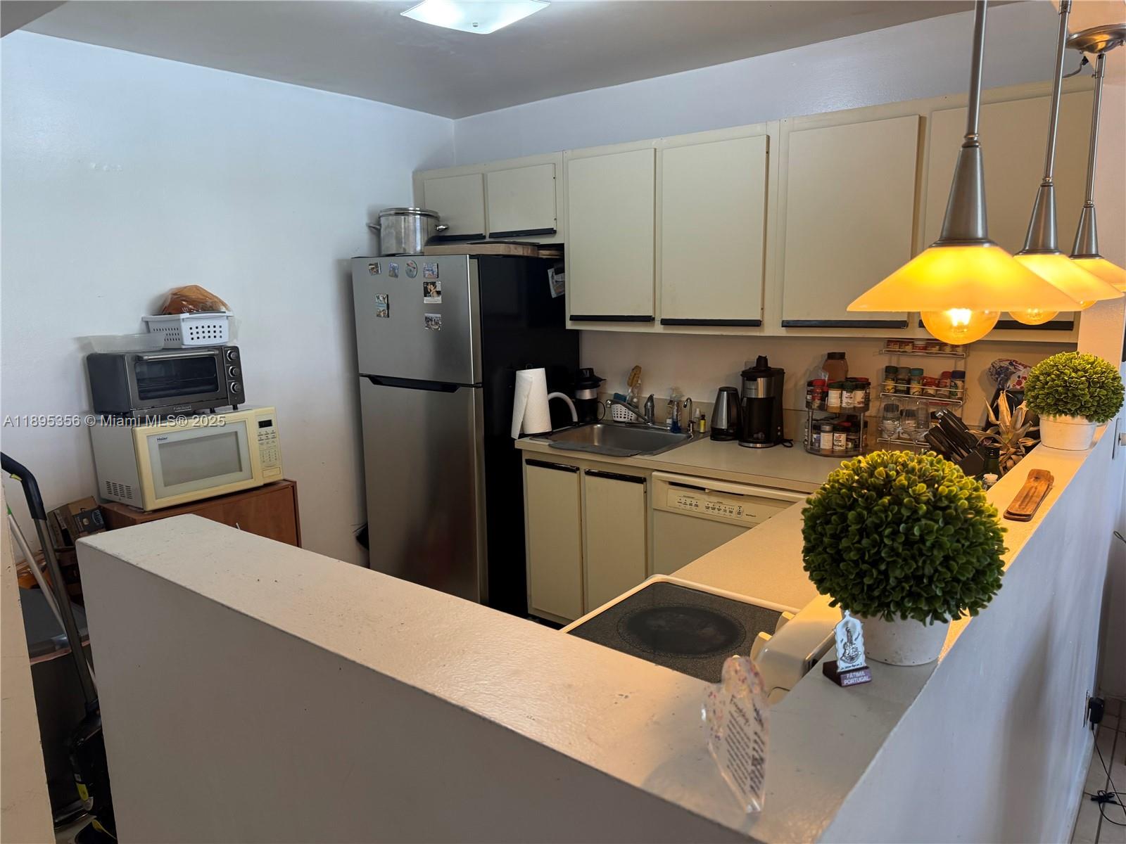 200 Leslie Dr 317