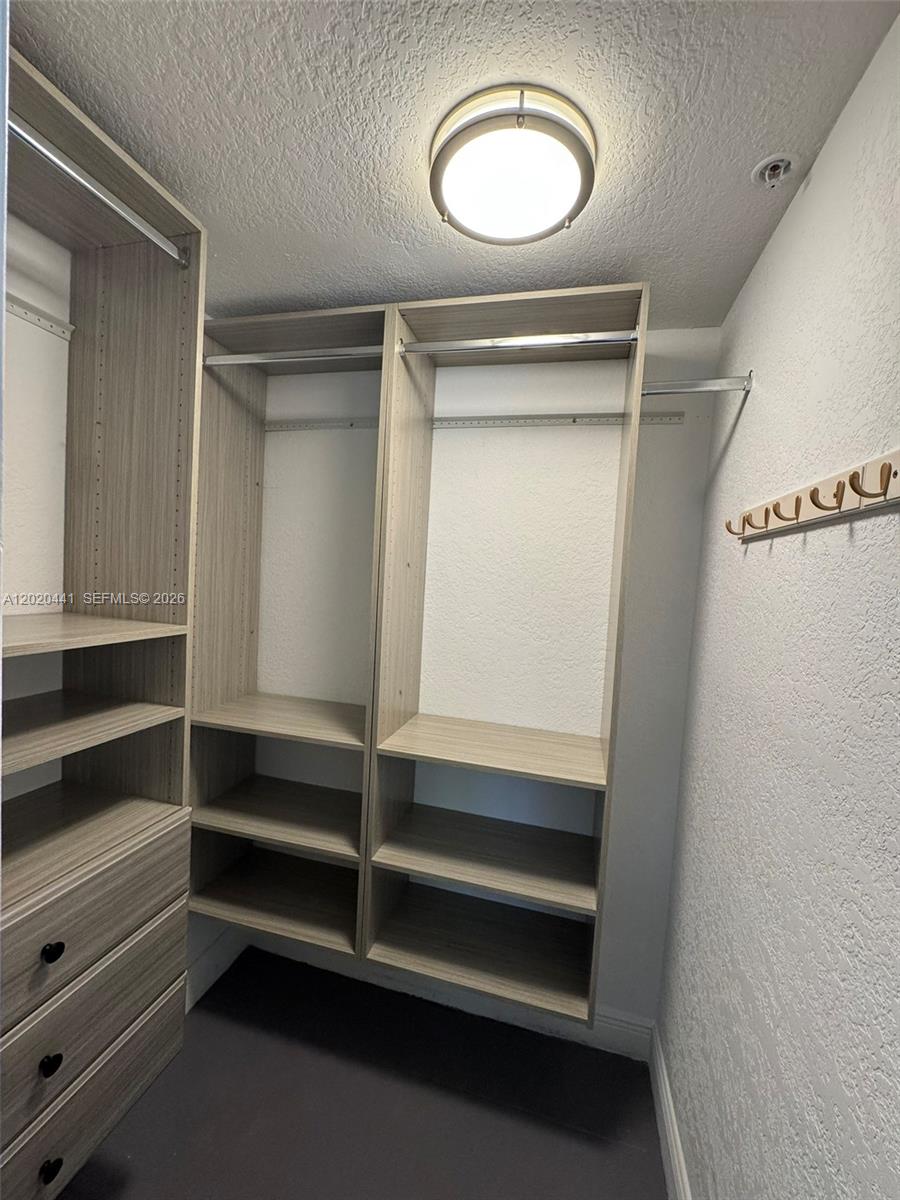 GROVE VILLAS CONDO - Residential