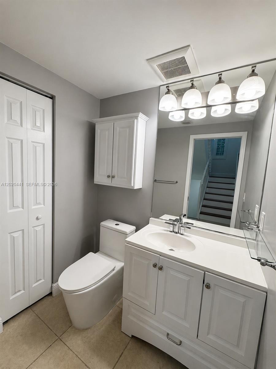 GROVE VILLAS CONDO - Residential
