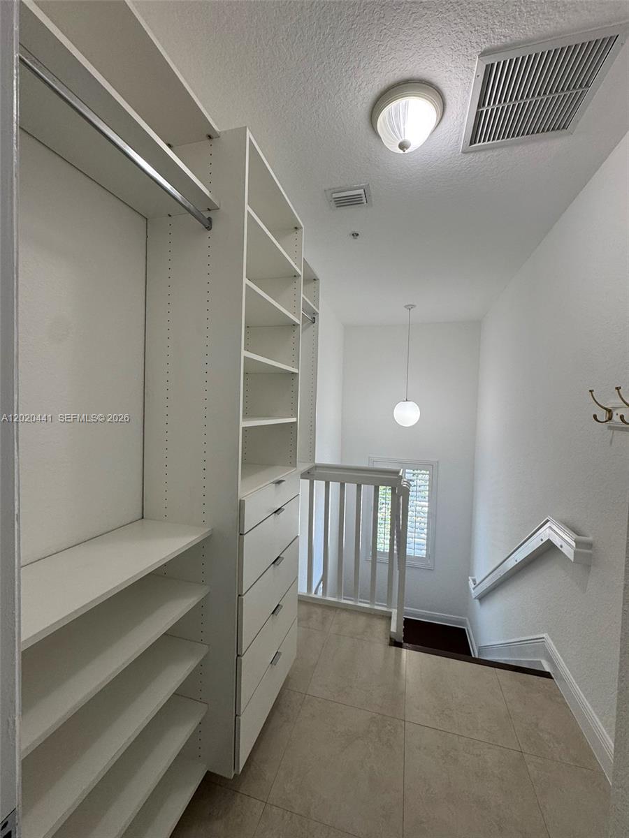 GROVE VILLAS CONDO - Residential