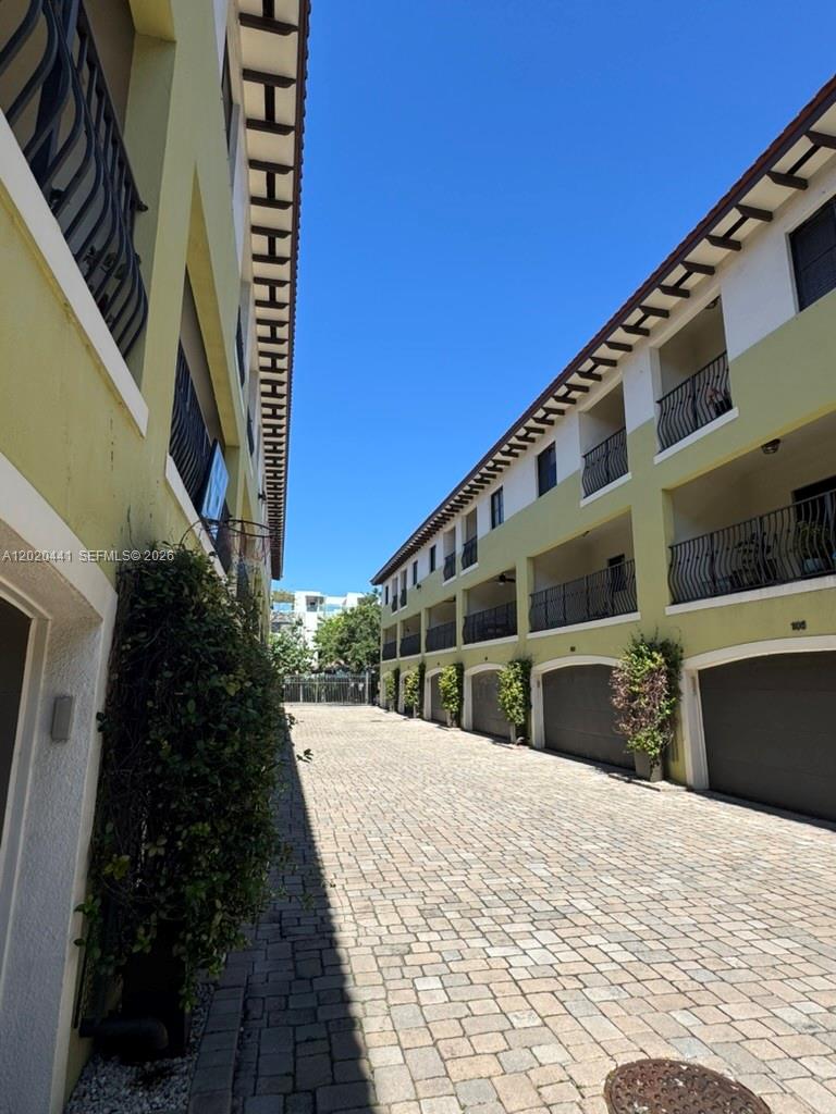 GROVE VILLAS CONDO - Residential