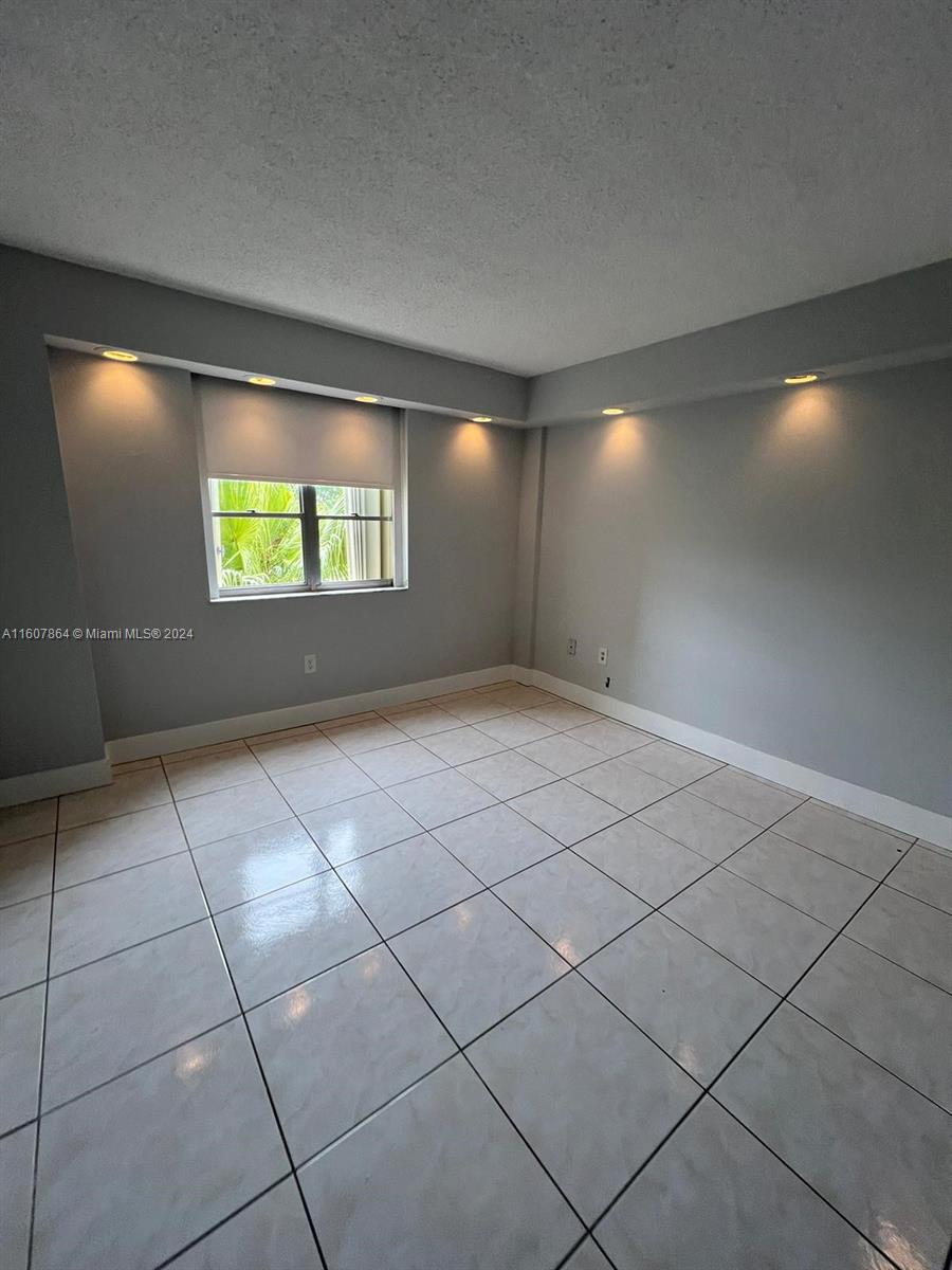 SOVEREIGNS CONDO - Residential Lease