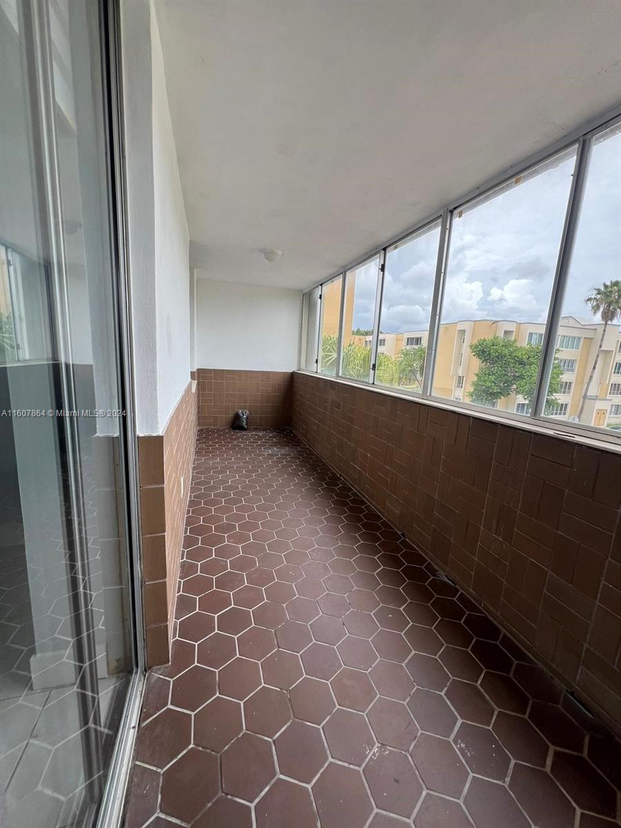 SOVEREIGNS CONDO - Residential Lease