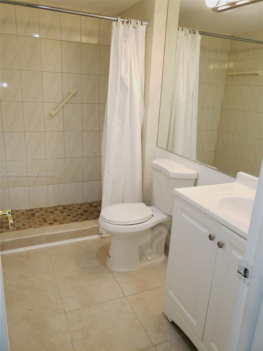 SOVEREIGNS CONDO - Residential Lease