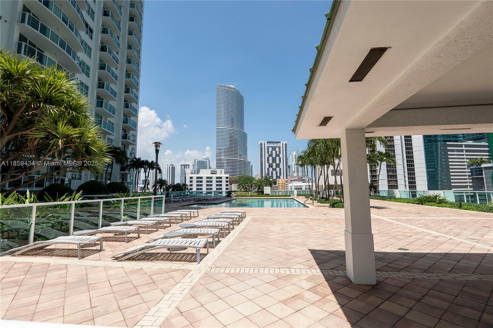 31 SE 5th St 2610