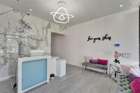 1637 N Hiatus Pembroke Pines FL 33026