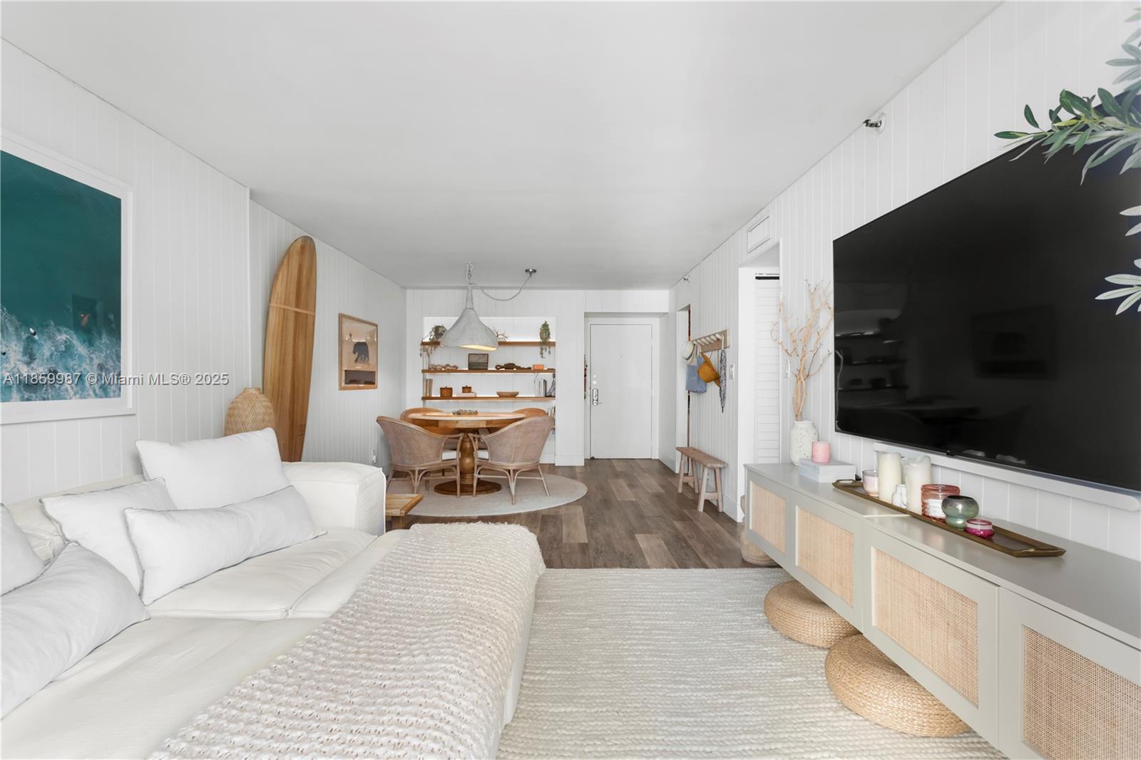 4301 Collins Ave 207
