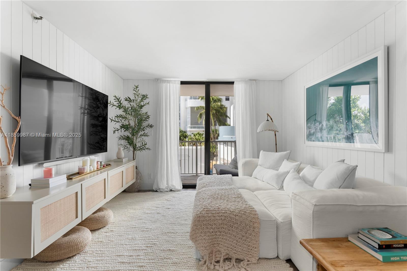 4301 Collins Ave 207