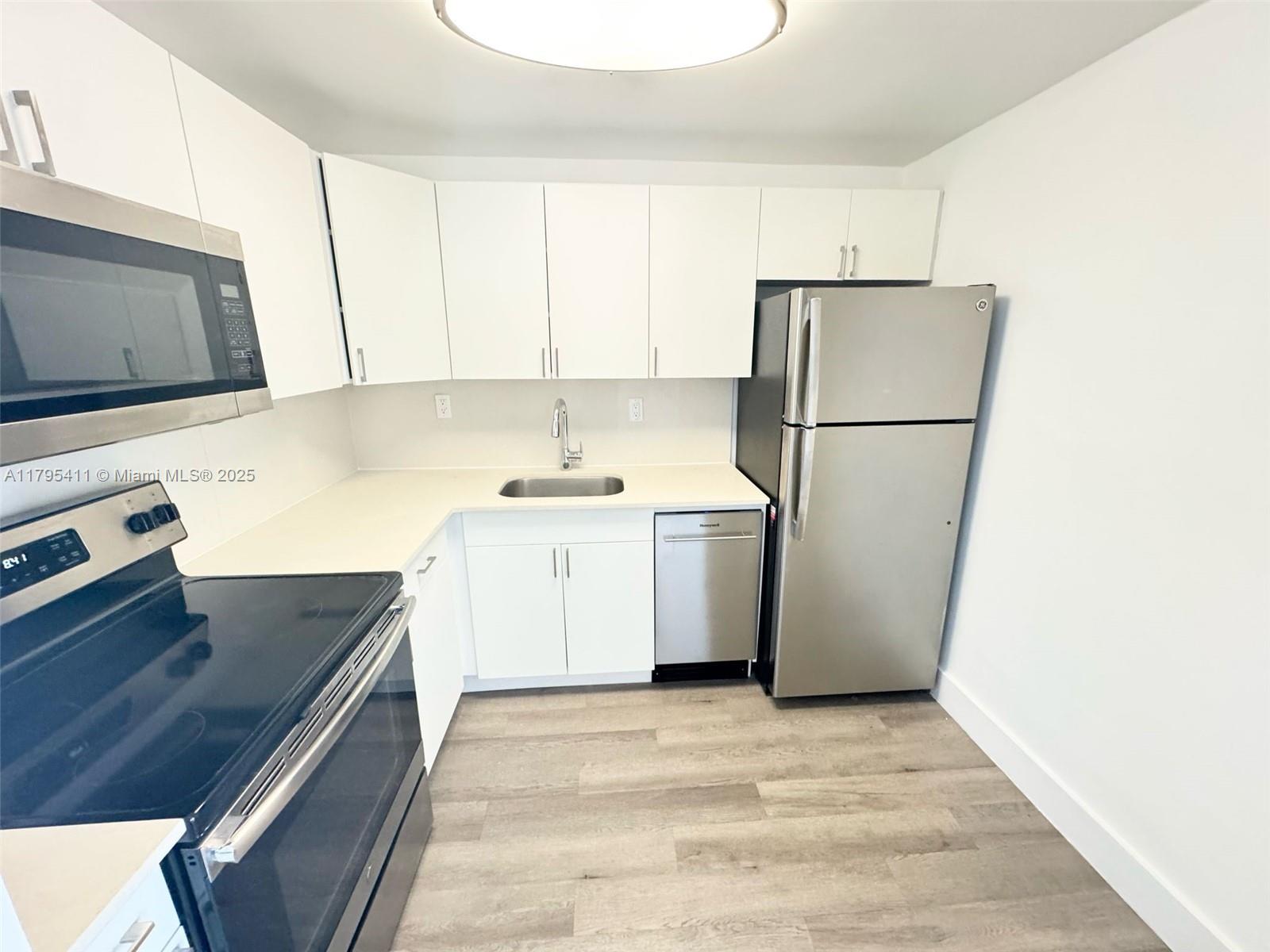 8101 Crespi Blvd 401, Miami Beach, Miami-Dade County, Florida - 1 Bedrooms  
2 Bathrooms - 