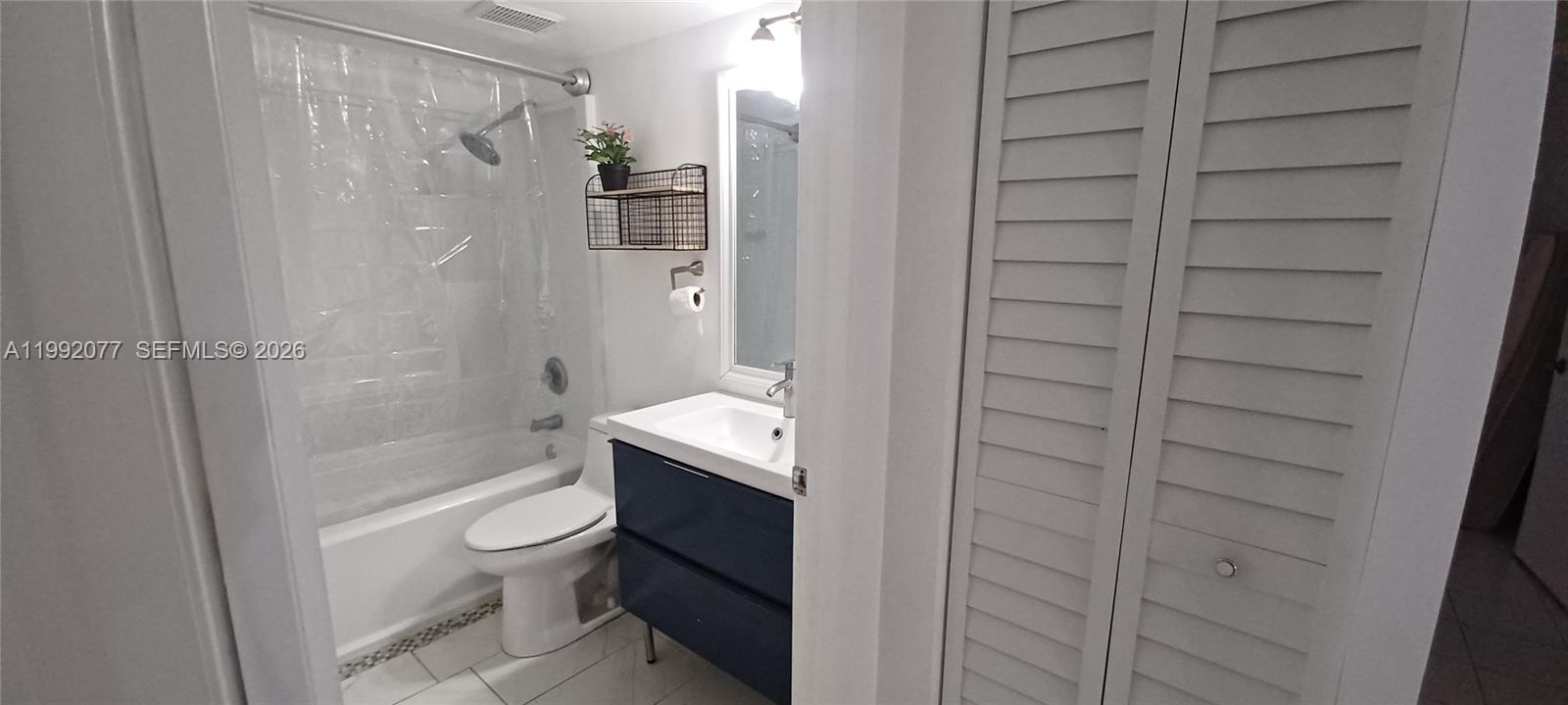 THE SEASONS VILLAS & THMS - Residential Lease