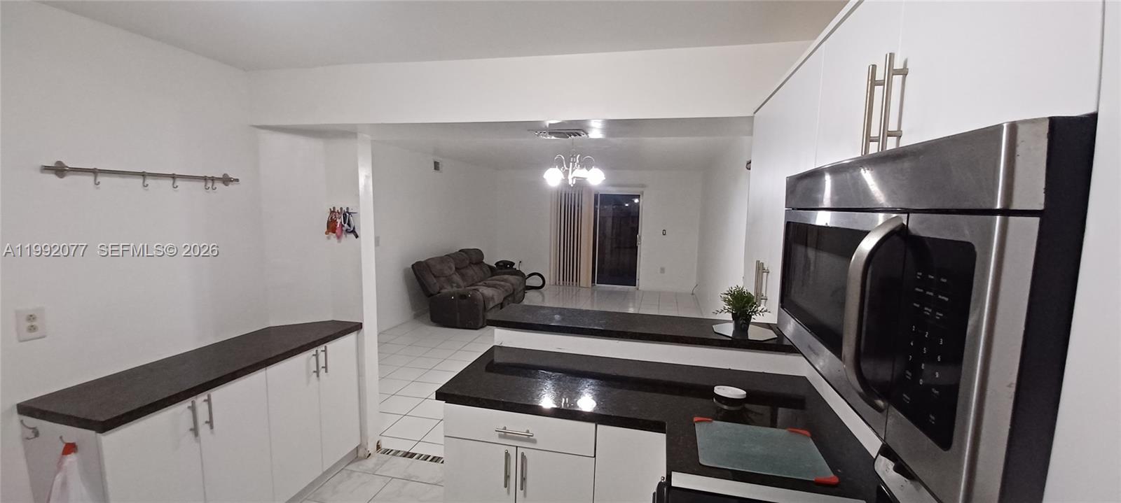 THE SEASONS VILLAS & THMS - Residential Lease