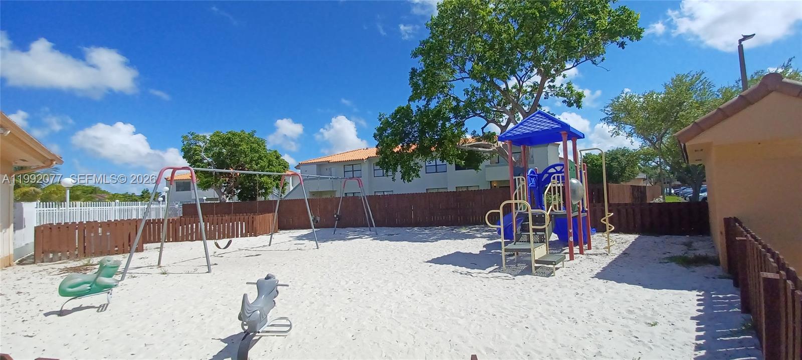 THE SEASONS VILLAS & THMS - Residential Lease