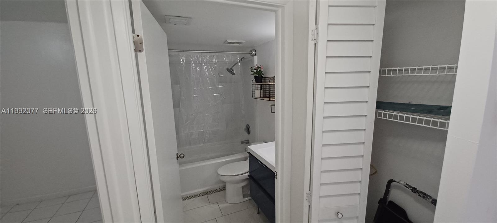 THE SEASONS VILLAS & THMS - Residential Lease