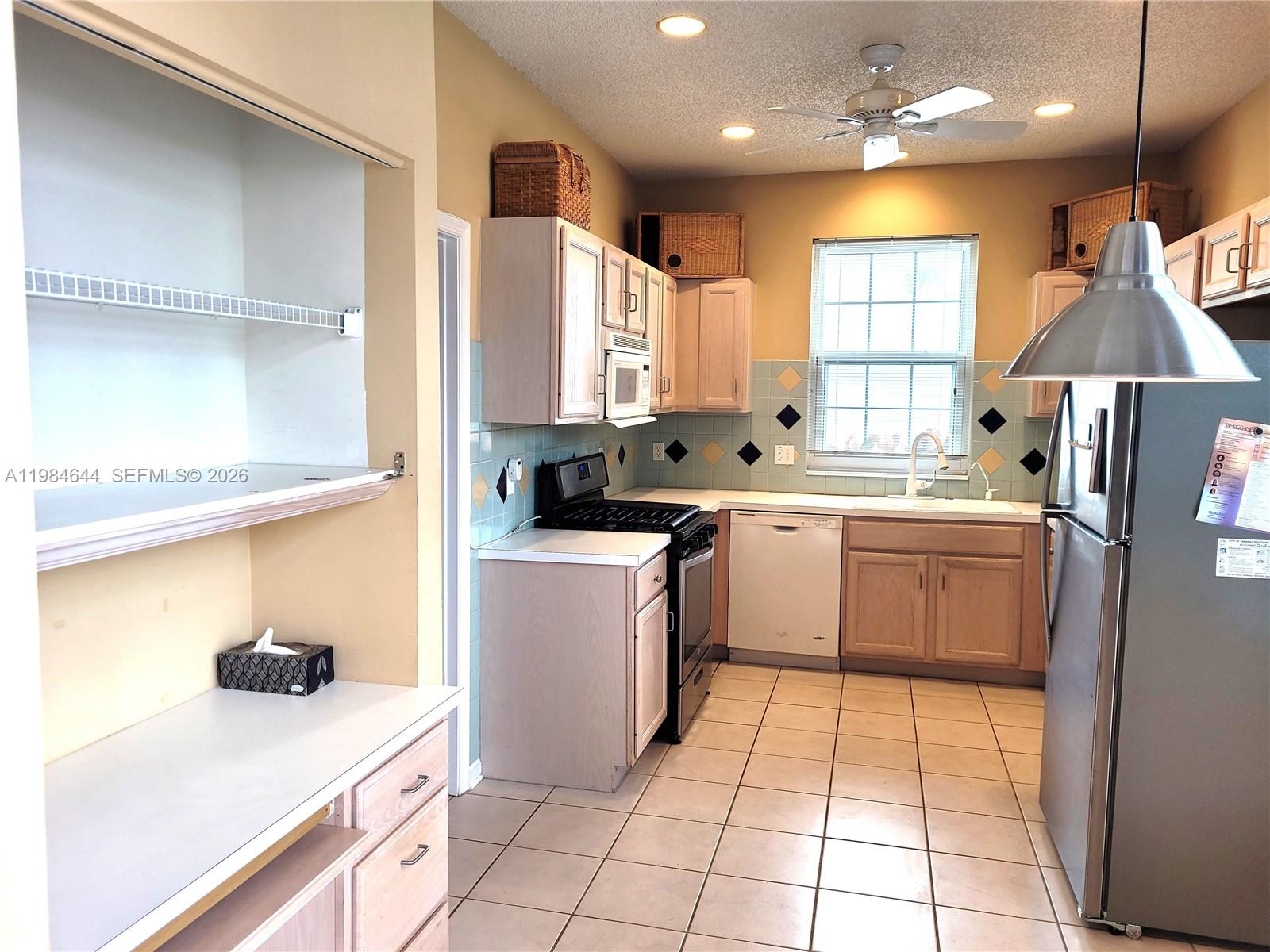 5823 Plum Harbor Cir