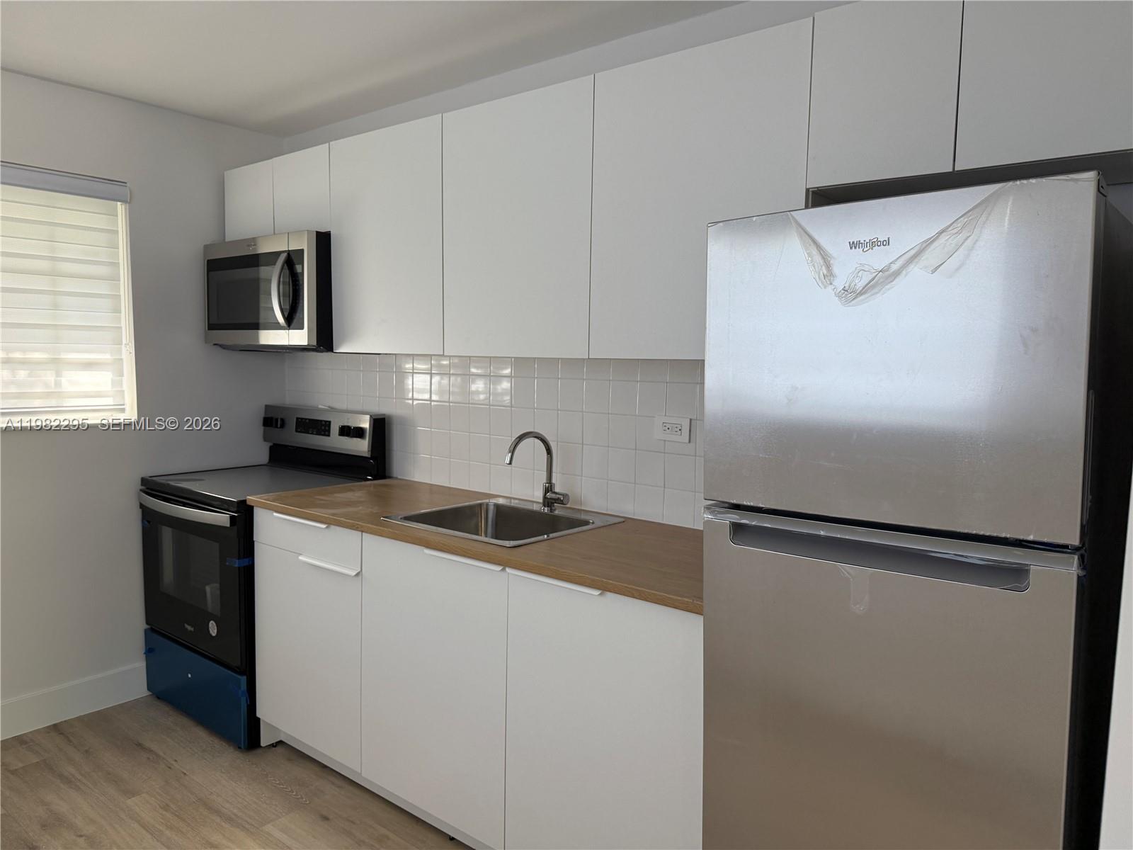 BISCAYNE SHORES CORR PLAT - Residential Lease