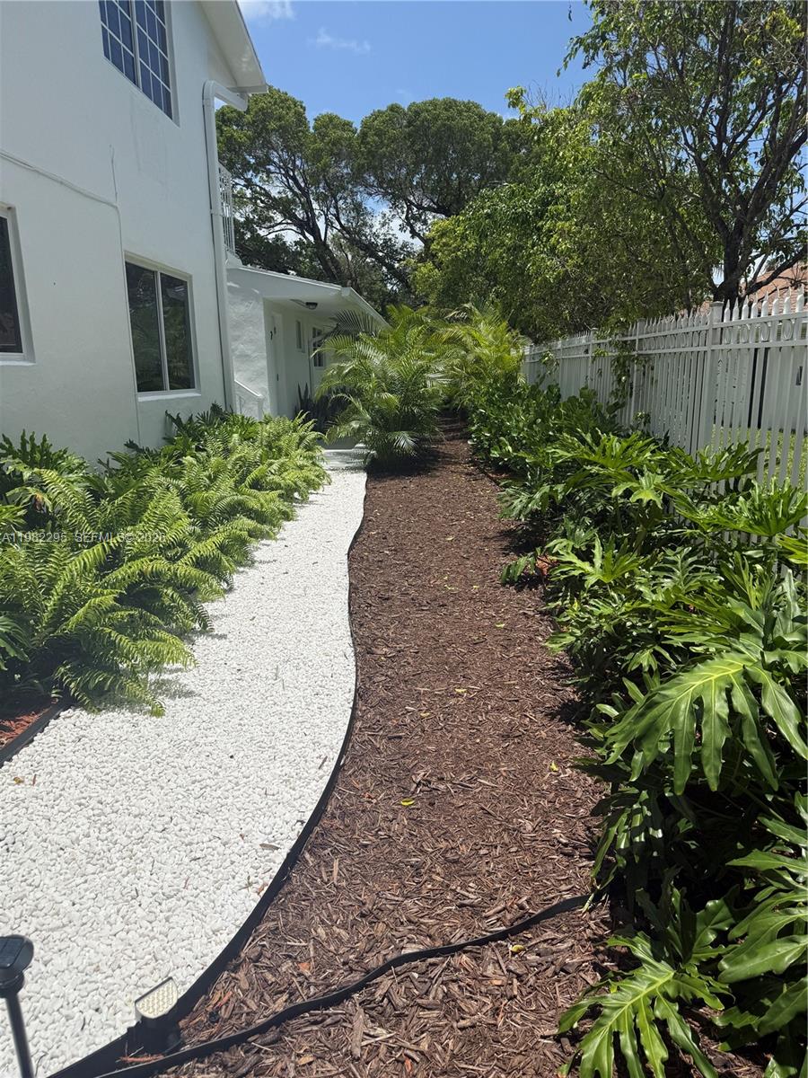 BISCAYNE SHORES CORR PLAT - Residential Lease