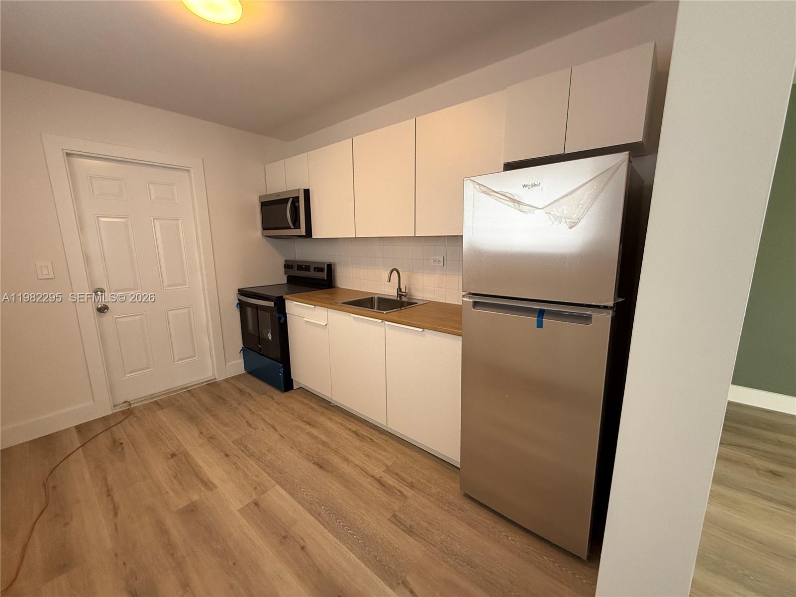 BISCAYNE SHORES CORR PLAT - Residential Lease