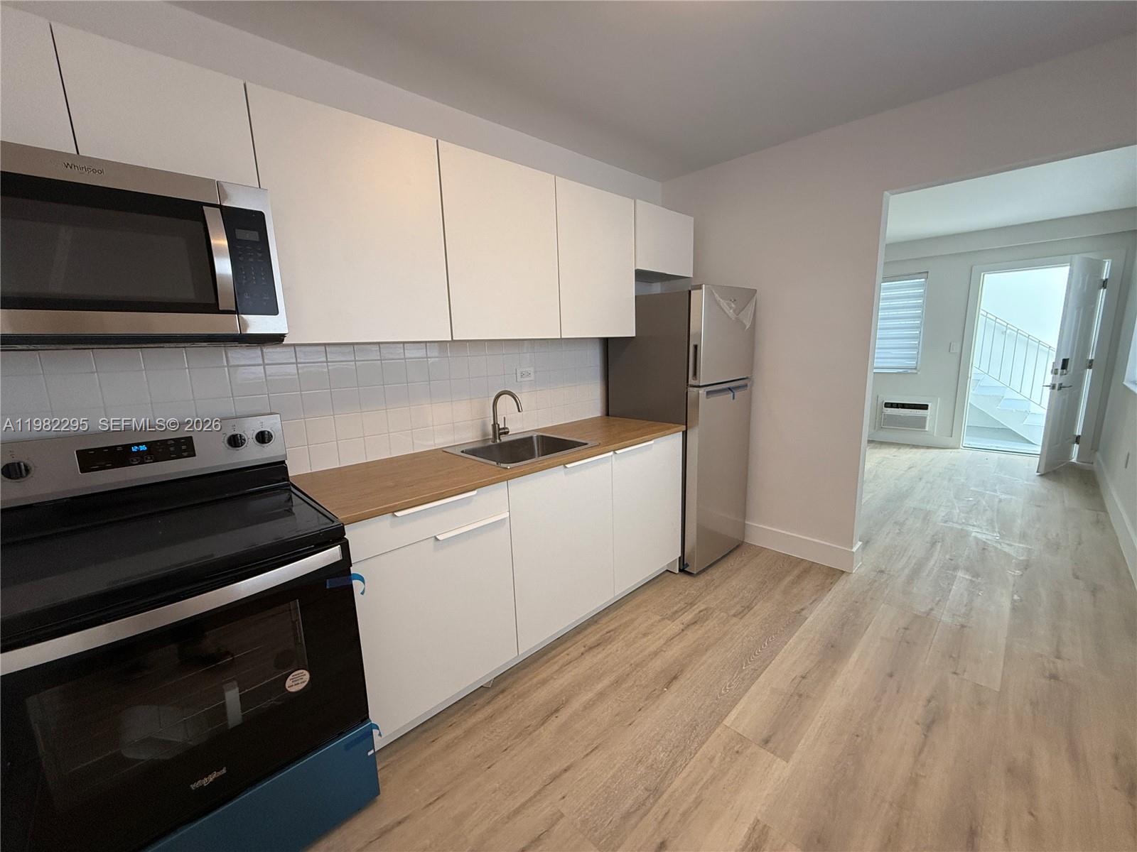 BISCAYNE SHORES CORR PLAT - Residential Lease