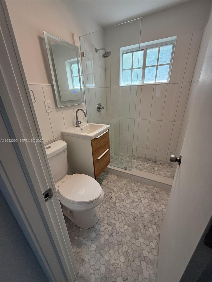 BISCAYNE SHORES CORR PLAT - Residential Lease