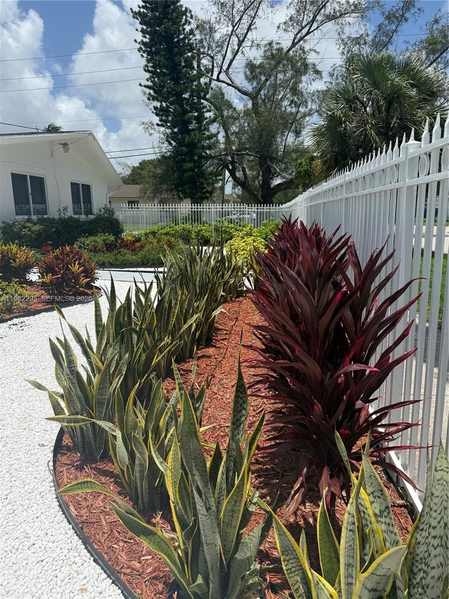 BISCAYNE SHORES CORR PLAT - Residential Lease