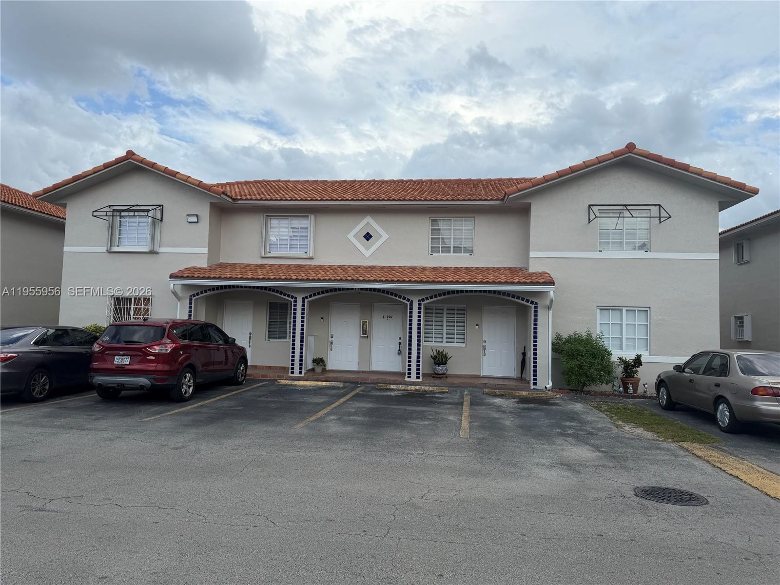 SILVER GARDENS VILLAS CON - Residential