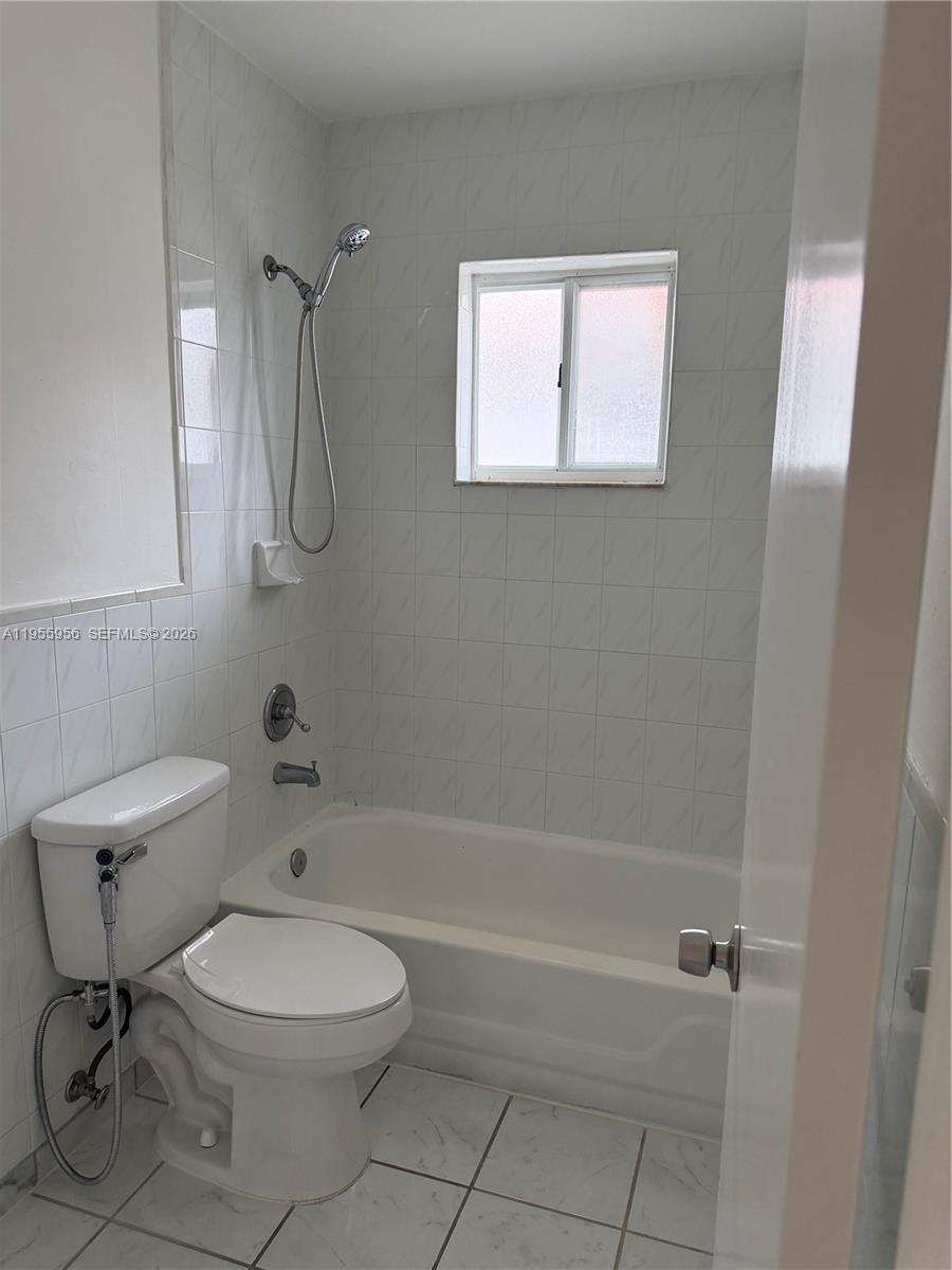 10101 W Okeechobee Rd 17202