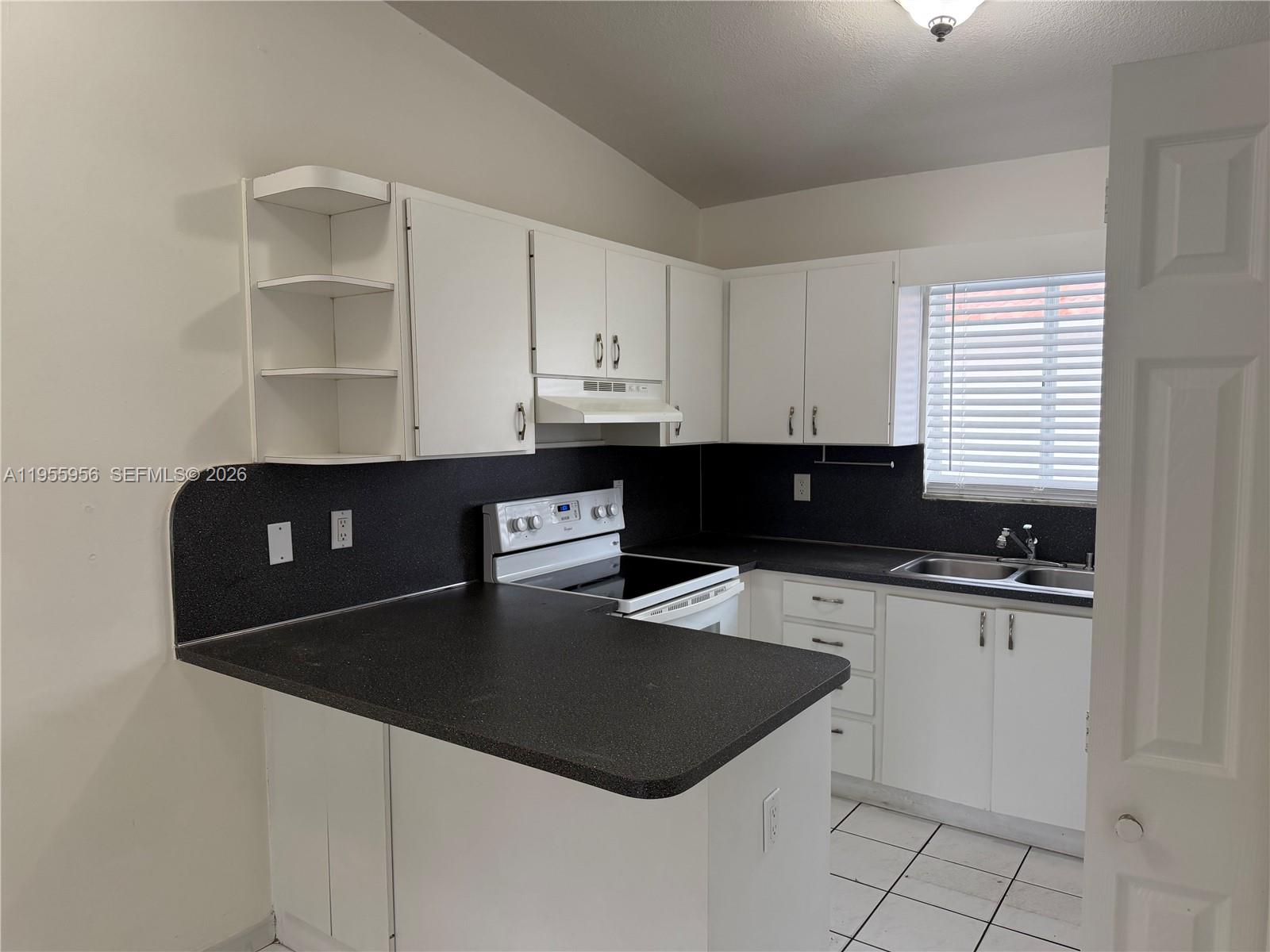 SILVER GARDENS VILLAS CON - Residential