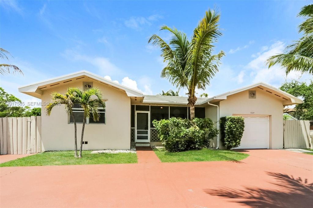 Photo of 727 S Pine St, Lake Worth, FL 33460 (MLS # A12017565)