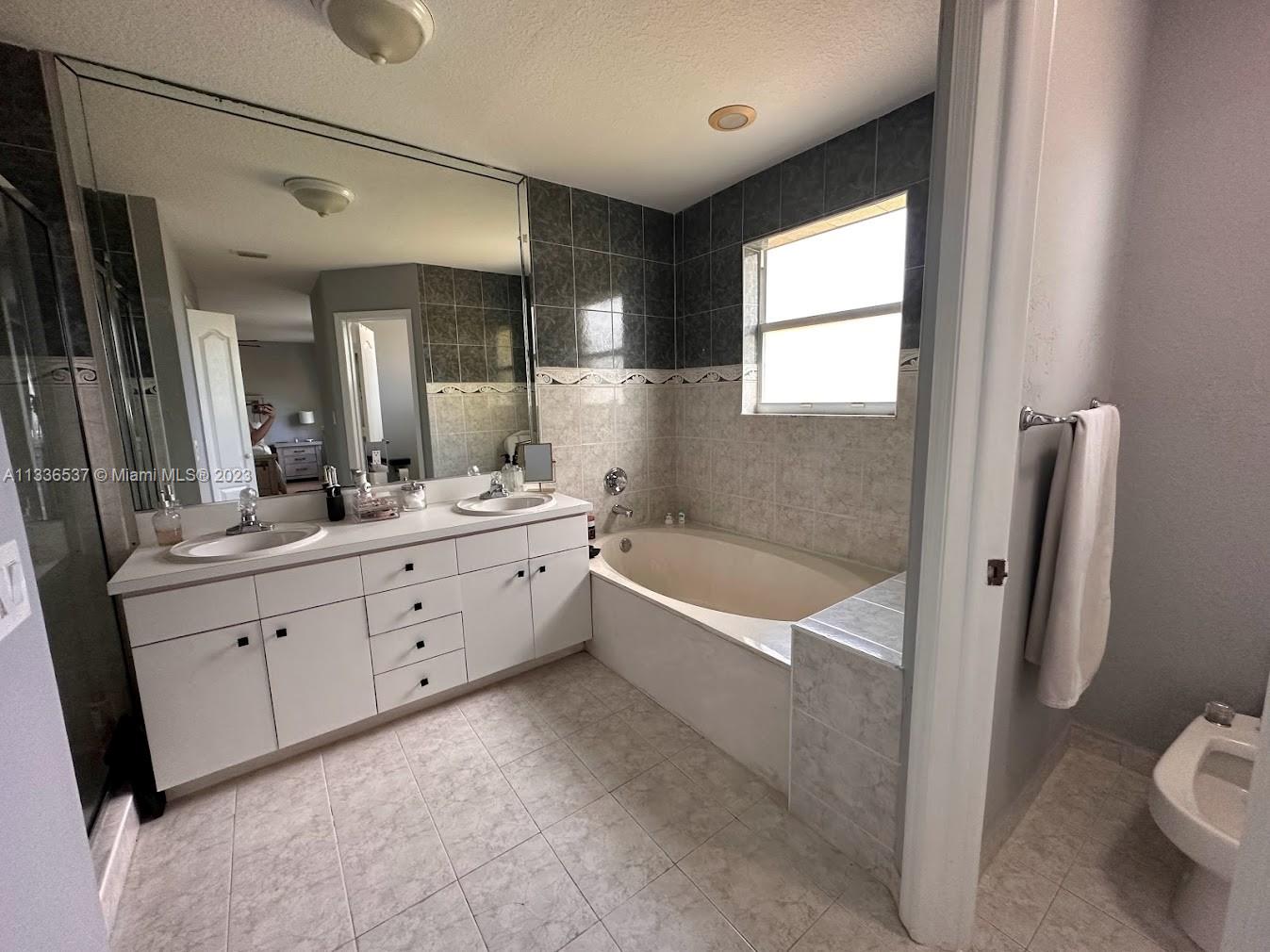 CHRISTINA AT THE HAMMOCKS - Residential