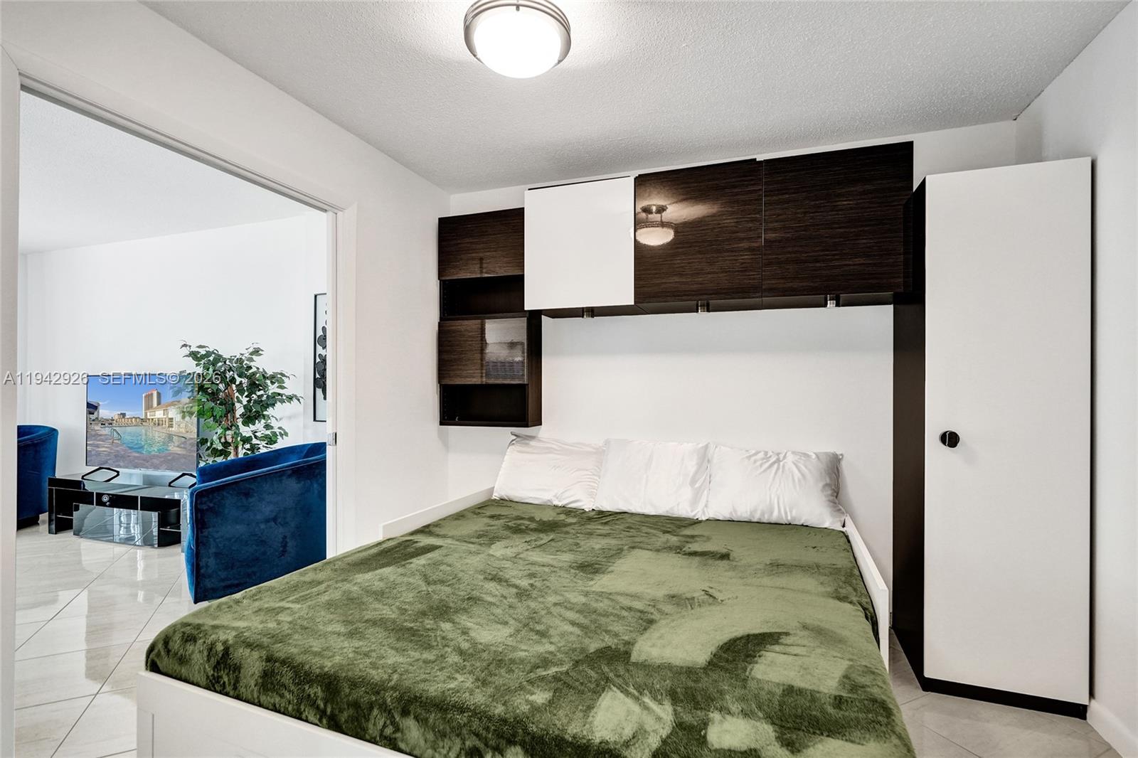 PLAZA TOWERS SOUTH CONDO - Residential